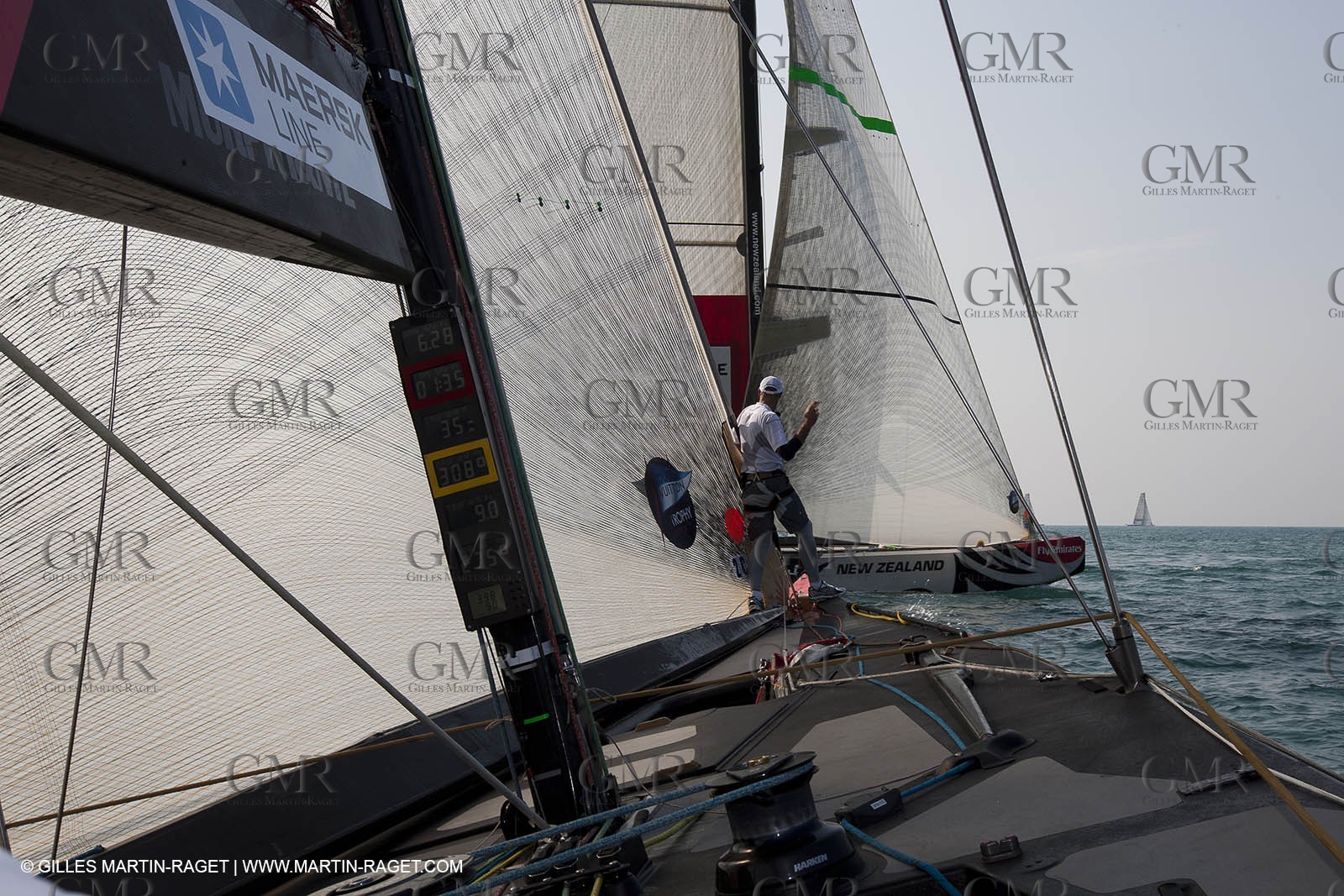 14 11 2010 - Dubai (UAE) - Dubai Louis Vuitton Trophy -  BMW ORACLE Racing - Training - Onboard Vs All 4 one