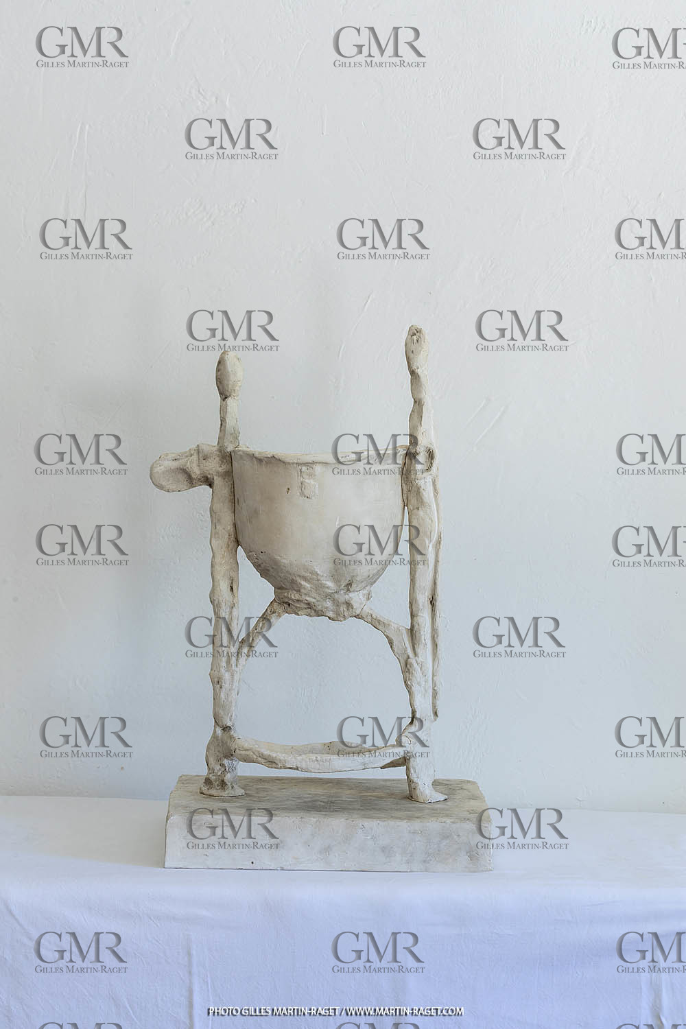 12 07 2020, St Rémy de Provence (FRA, 13) Oeuvre Germaine Richier, Fonts Baptismaux, moyen, 1957, plâtre original, Collection particulière