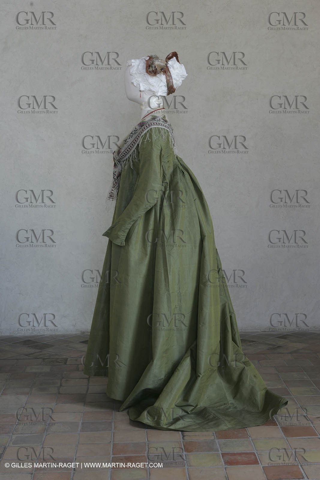 May 2004 - La Tour d'Aigues (FRA, 84) - Old costumes for women of the South exhibition