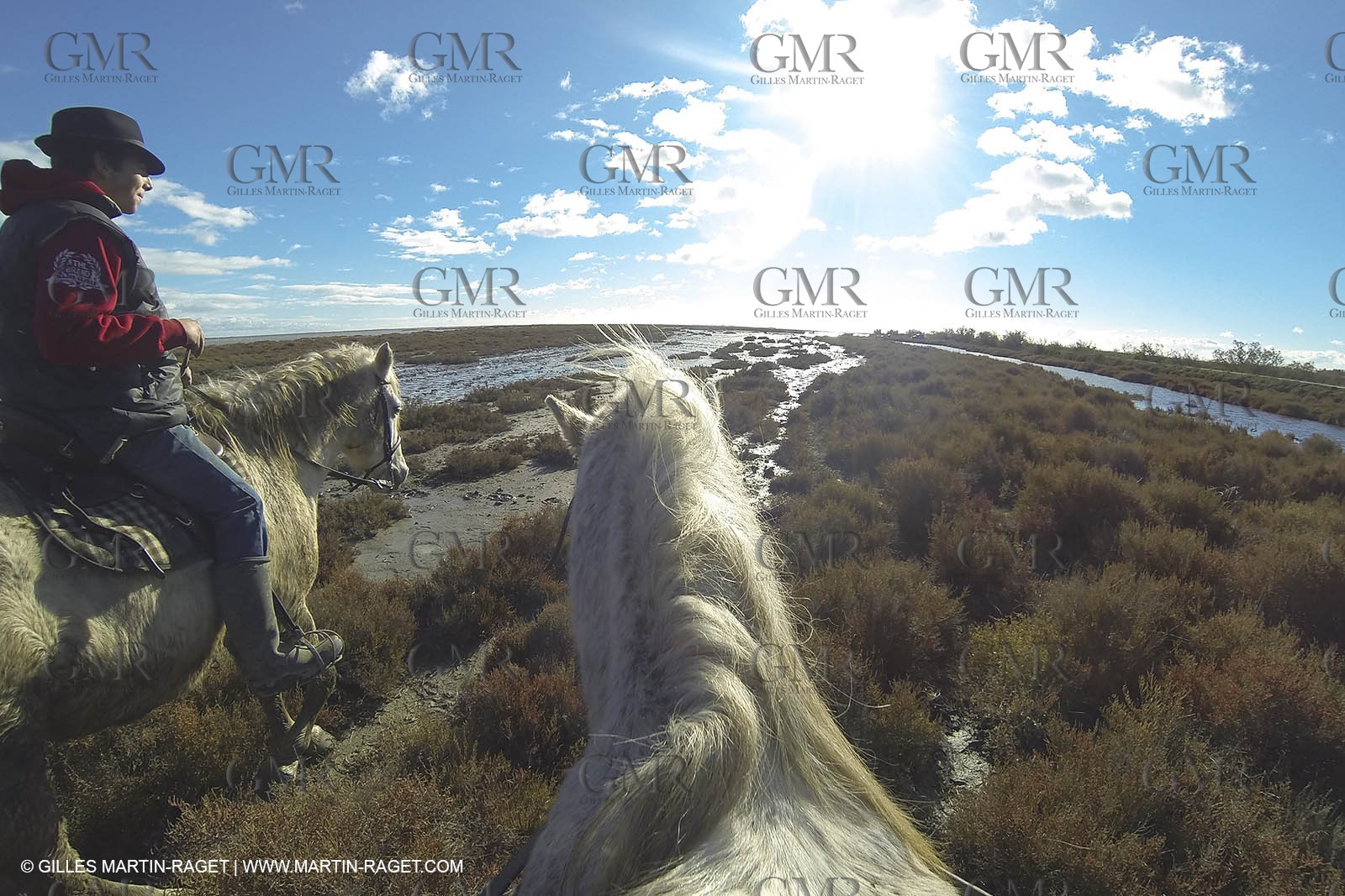 26 12 2013 - Les Saintes Maries de la Mer (FRA,13) - Horese riding at Cabanes de Cacharel