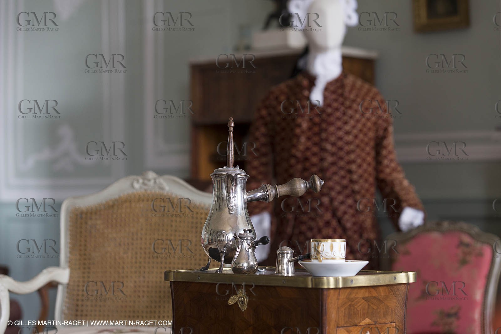 31 10 2013 - Ansouis (FRA,84) - Ansouis castle - Costumes of the exhibit Men costumes