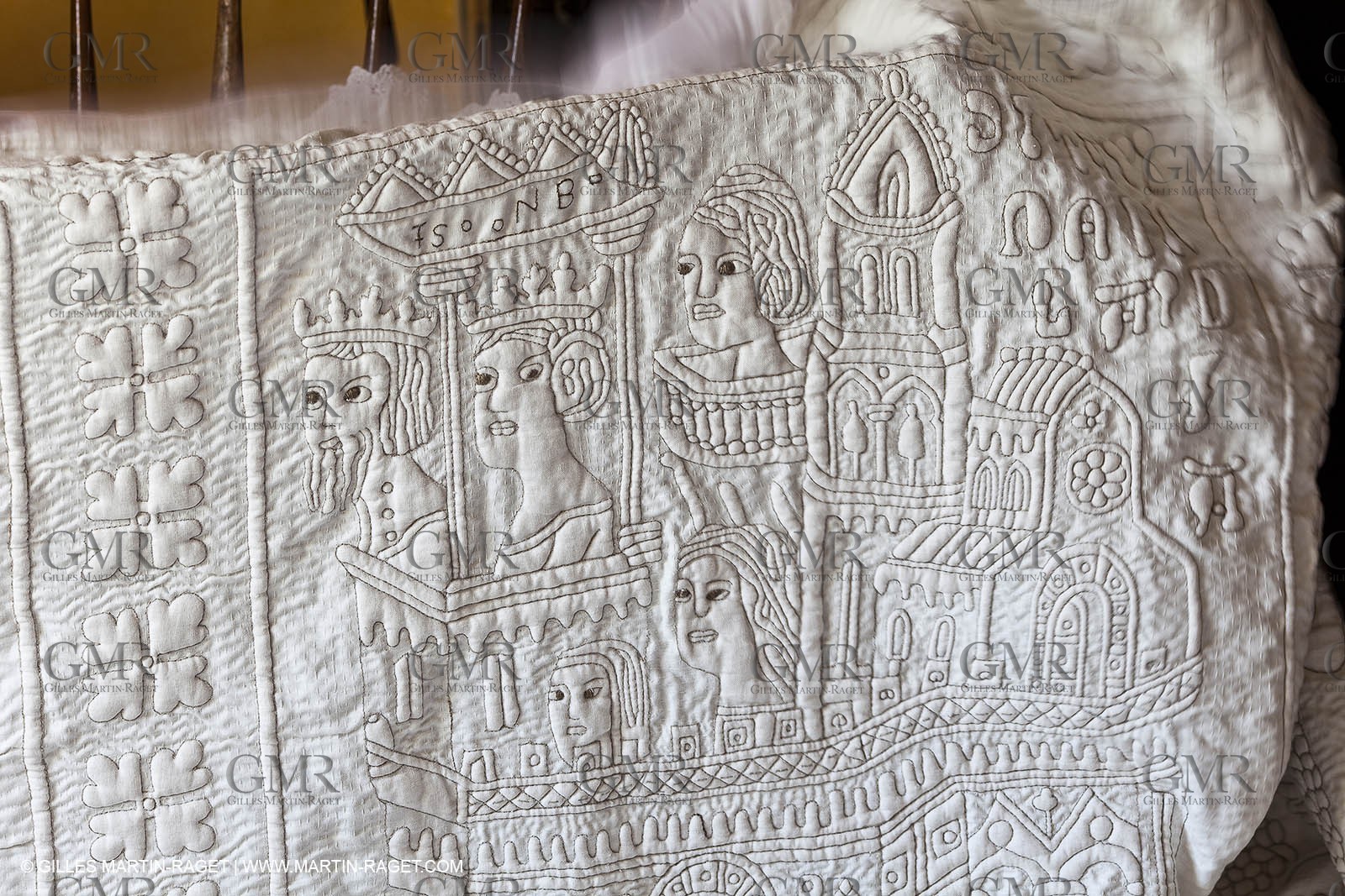 December 2009 - Boutis