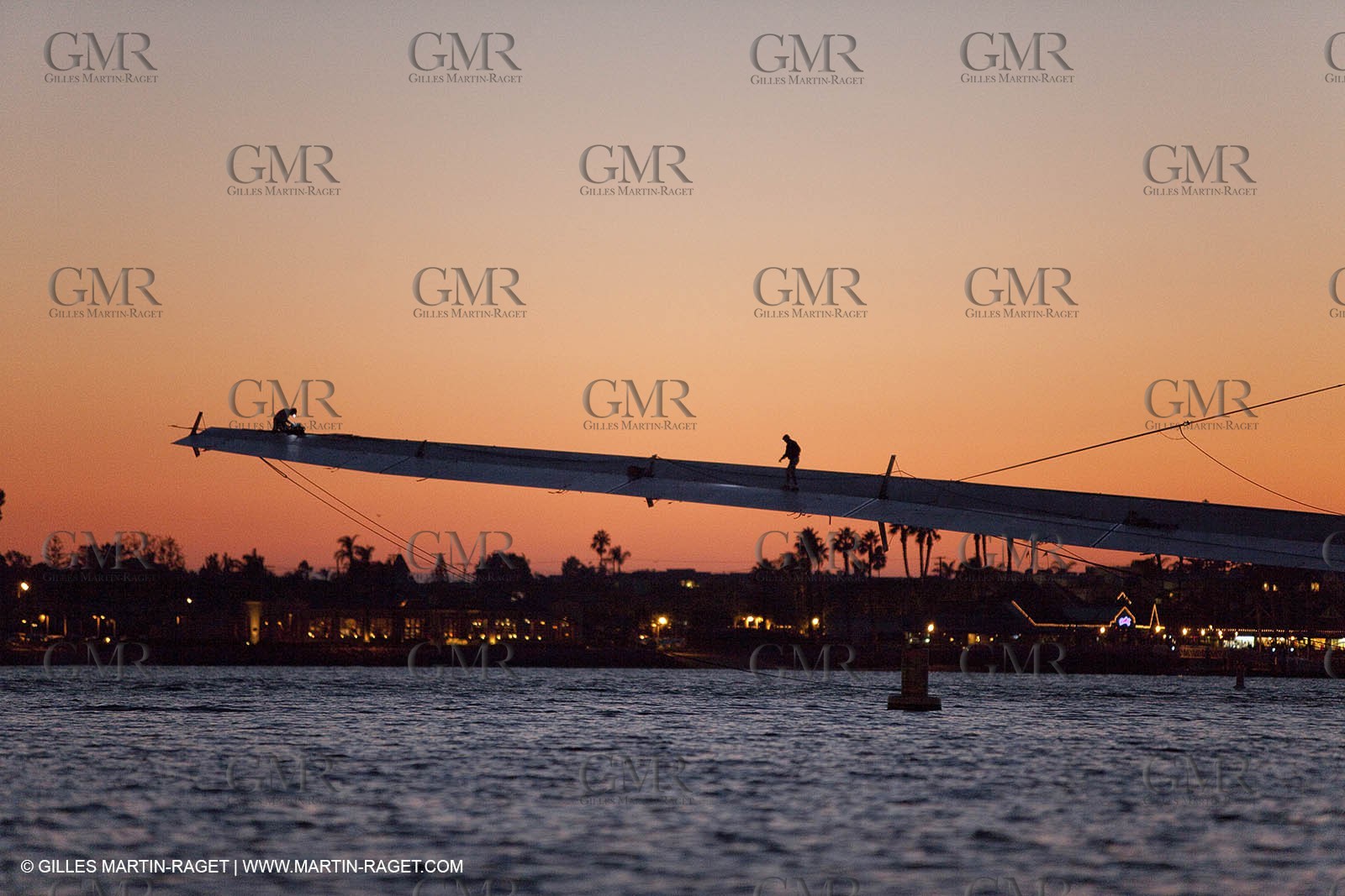 12 11 2009 - San Diego (USA, CA) - 33rd America's Cup - BMW ORACLE Racing - Wing trials, Day 2