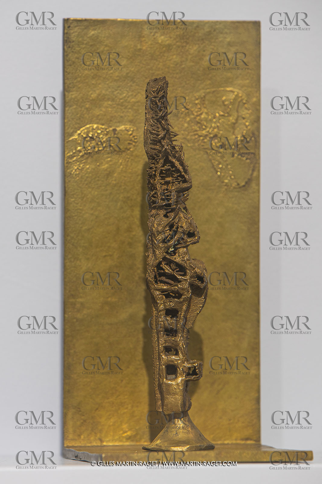 30 10 2023, Montpellier (FRA), oeuvre de Germaine Richier, Exposition Centre Pompidou - Musée Fabre 2023, Seiche n° 17 bis, sur équerre 1955, Bronze naturel néttotyé, pièce unique, Fondeur : L. Thinot, Paris, 21 x 11,5 x 9,7 cm, Collection particulière,