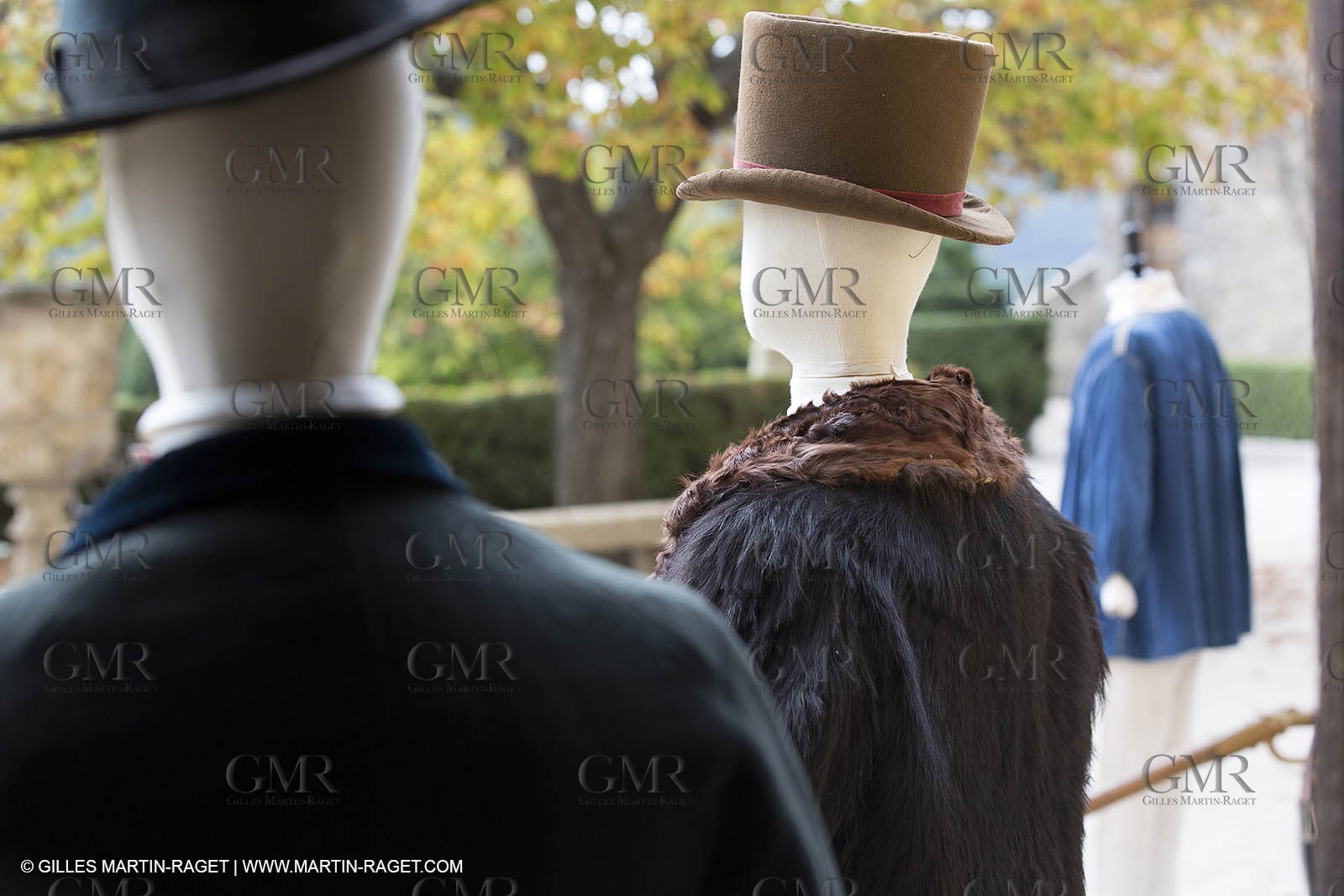 31 10 2013 - Ansouis (FRA,84) - Chateau d'Ansouis - Costumes de l'exposition Habits d'hommes