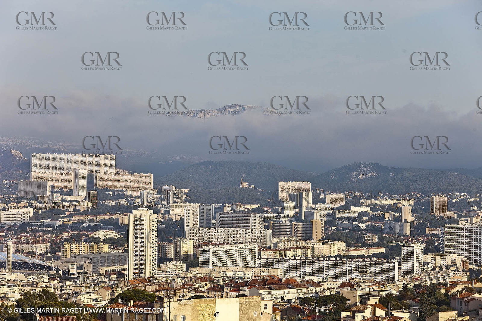 06 08 09 - Marseille - La neble - Brouillard sur les calanques et îles de Marseille