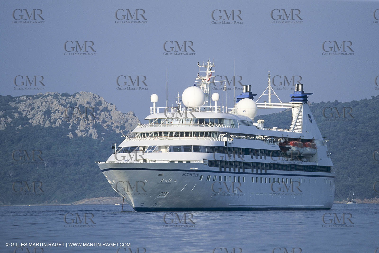 Paquebots, liners, cruise ships