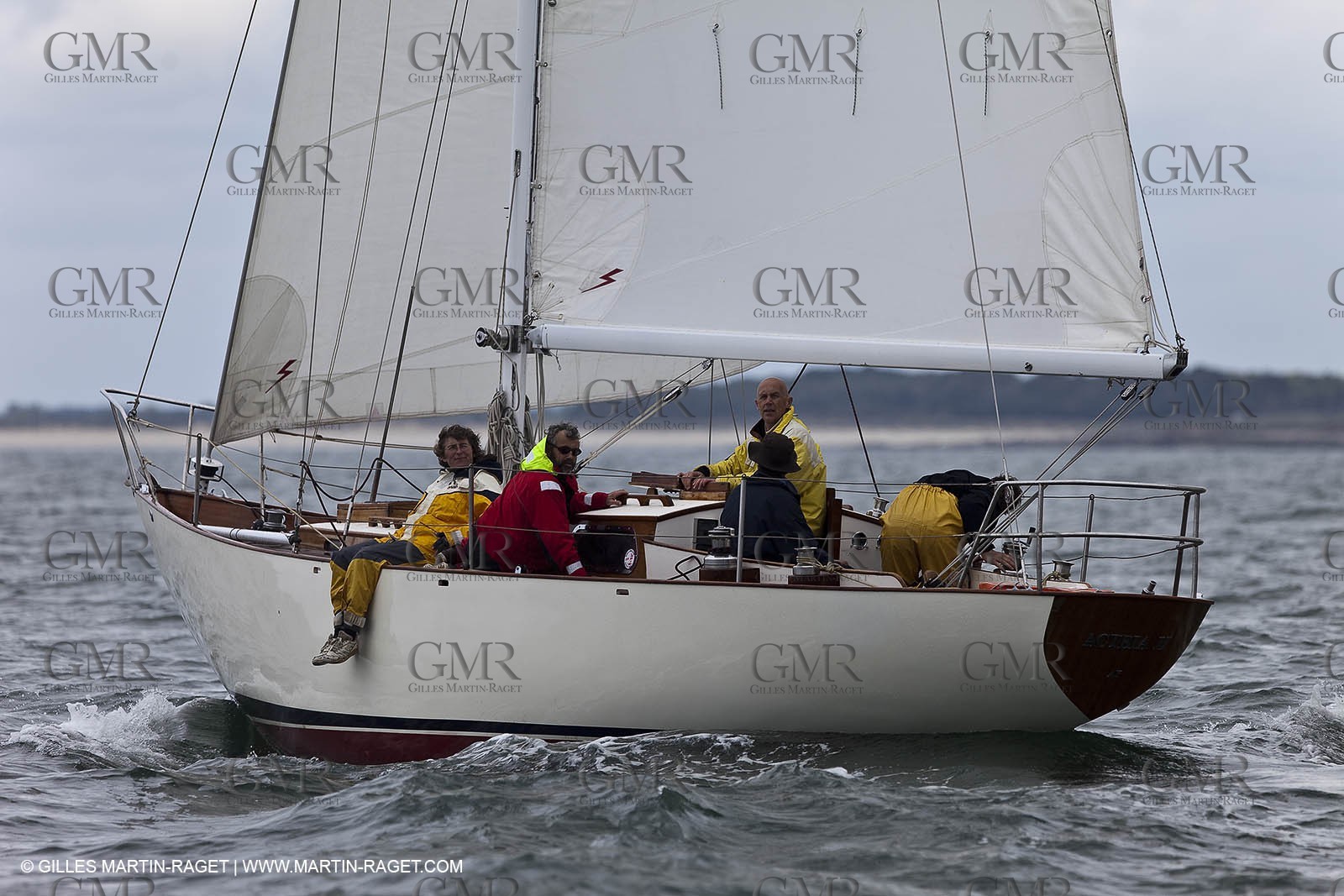 01-05-10 - Le Bono (FRA,56) - Regate Classique -Acteia II - Maica