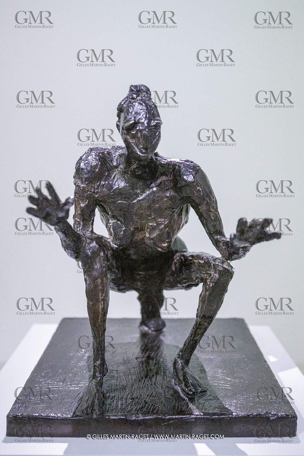02 05 2023, Paris (FRA), oeuvre de Germaine Richier, Exposition Centre Pompidou 2023, La Sauterelle , moyenne, 1945, Bronze patiné foncé, Numéroté 3 6, Fondeur : C. Valsuani, Paris, 54 x 44 65 cm, Collection particulière