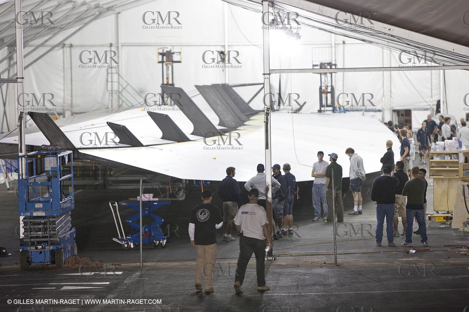 08 11 2009 - San Diego (USA, CA) - 33rd America's Cup - BMW ORACLE Racing - Wing revealed