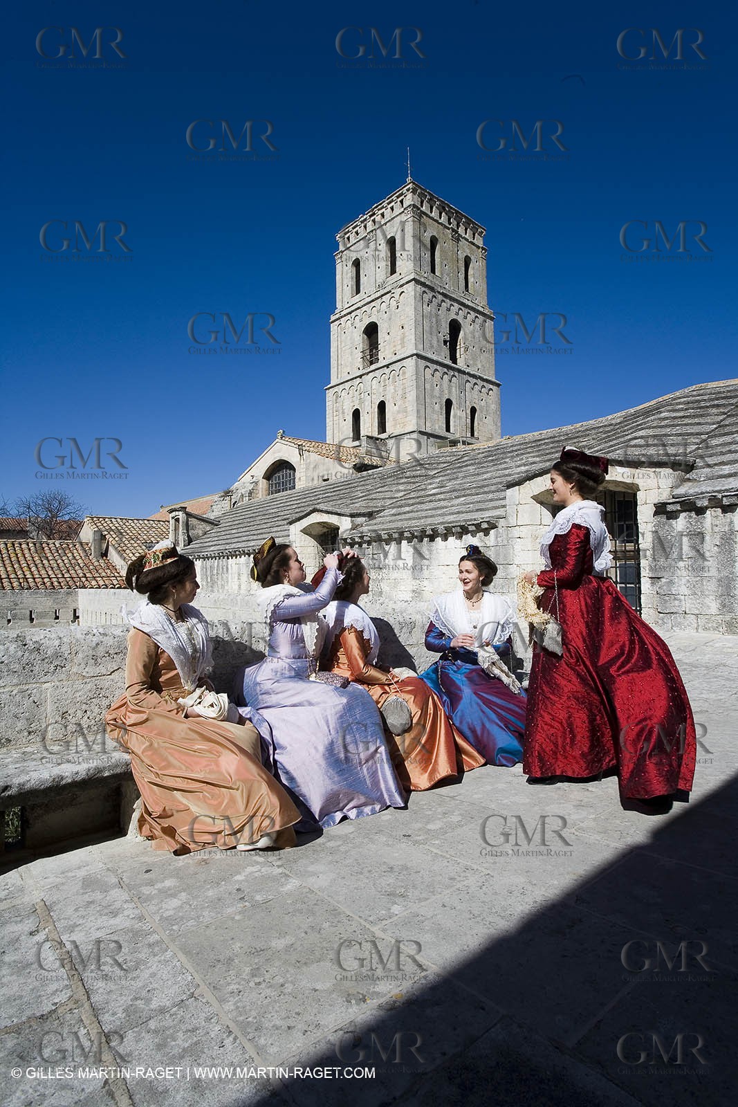 10 03 2007- Arles (FRA, 13) - Queen of arles and her assistants