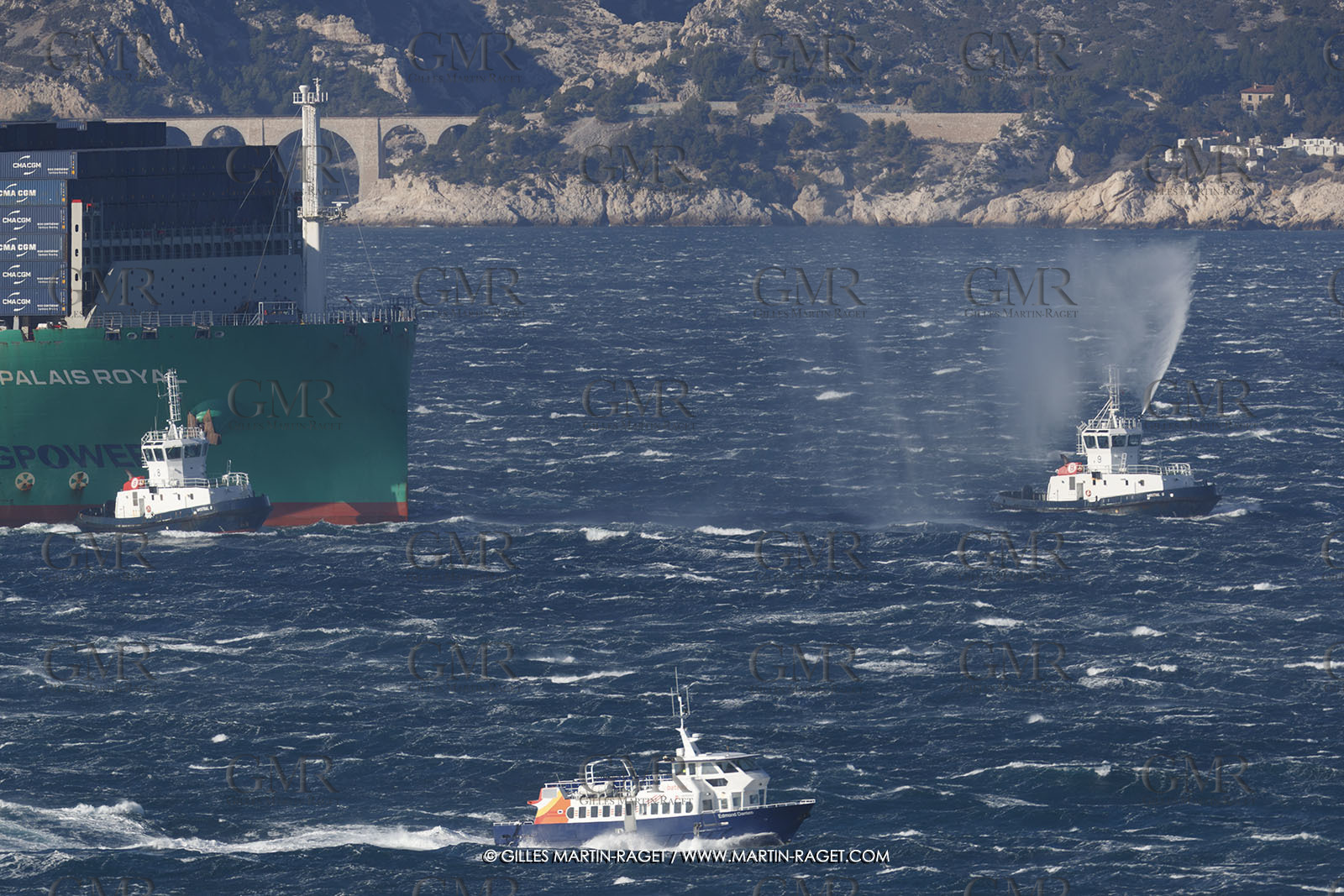 14 12 2023, Marseille (FRA), arrivée du Palais Royal, porte container armé par la CMA CGM, navire de 400 mètres de long, 67 mètres de large, qui transporte 23 000 conteneurs avec propulsion au GNL