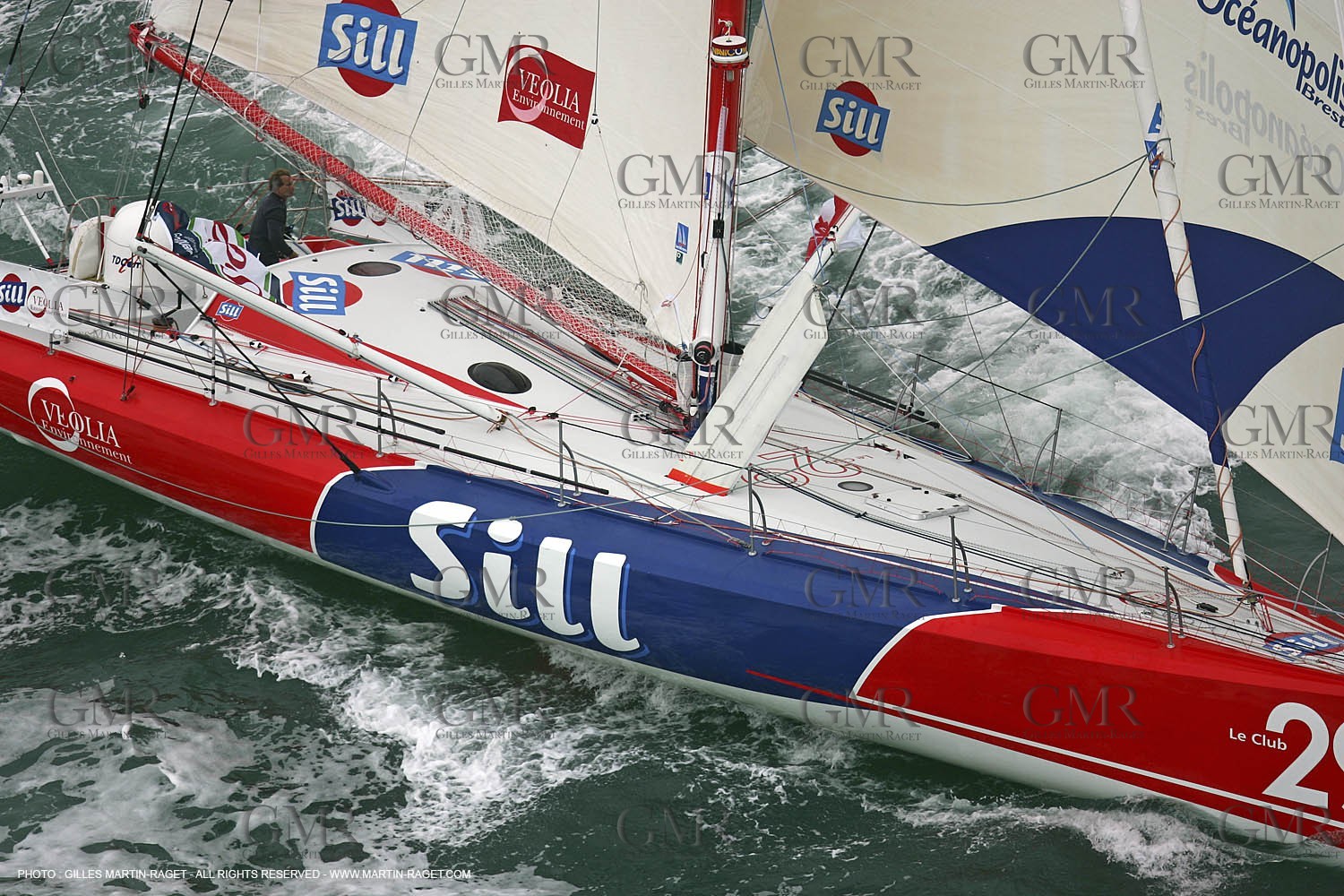 Vendée Globe 2004 - Les Sables d'Olonne - Départ - Roland Jourdain - Sill-Véolia