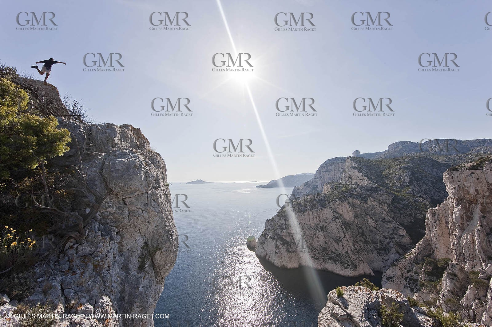 06 05 2009 - Marseille (FRA, 13) - Les Calanques - Sur le plateau de Castelviel - Calanque de Loule et falaises du Devenson