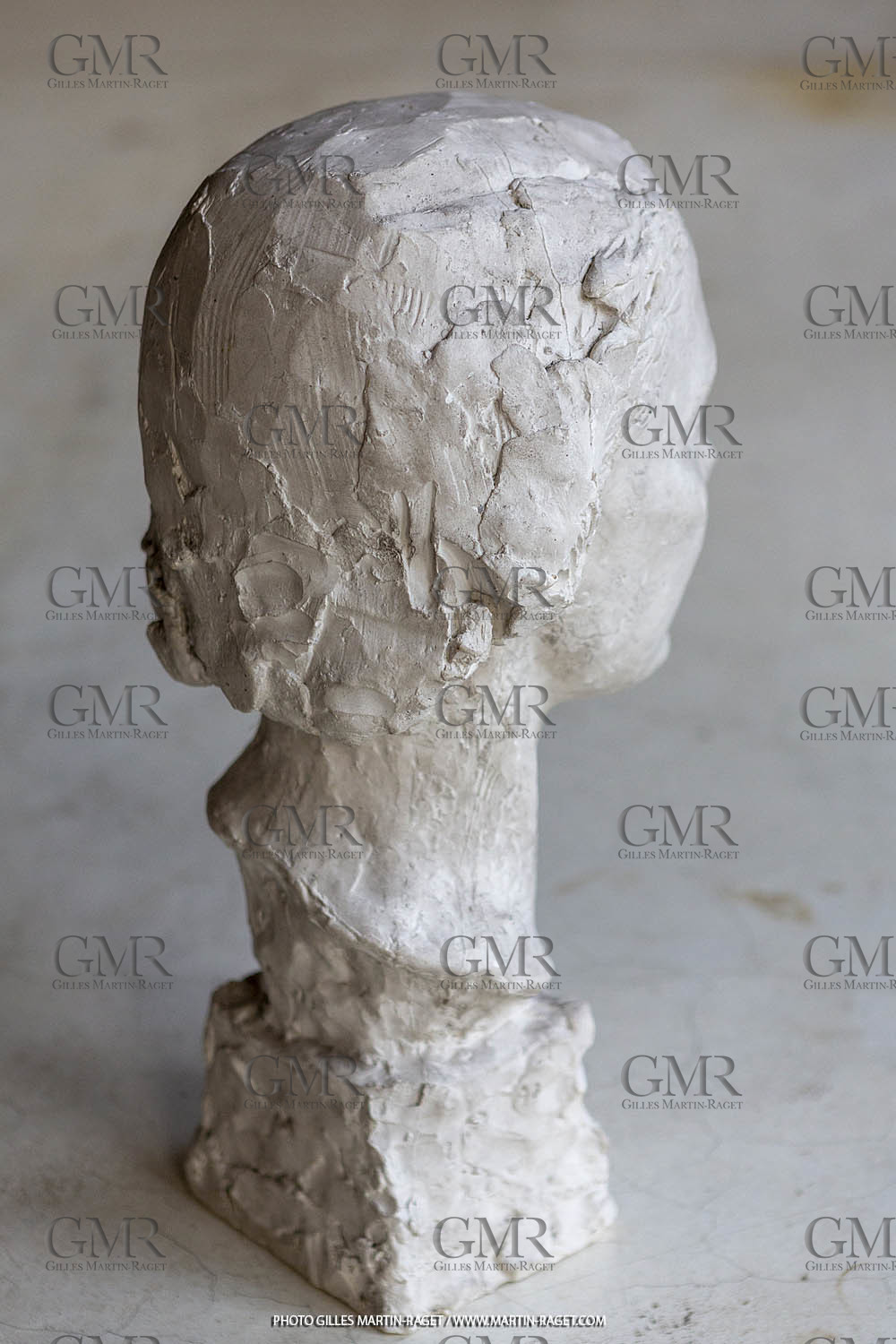 20 07 2020, St Rémy de Provence (FRA,13), Oeuvre de Germaine Richier, Buste n° 15 1933 ou 1934, plâtre de tirage, collection particulière