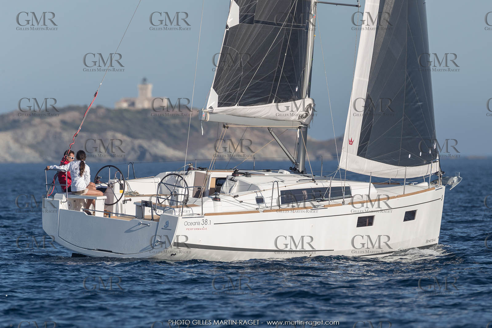 04 07 3017; Les EMbiez (FRA; 83) - Chantier Beneteau; Oceanis 38.1