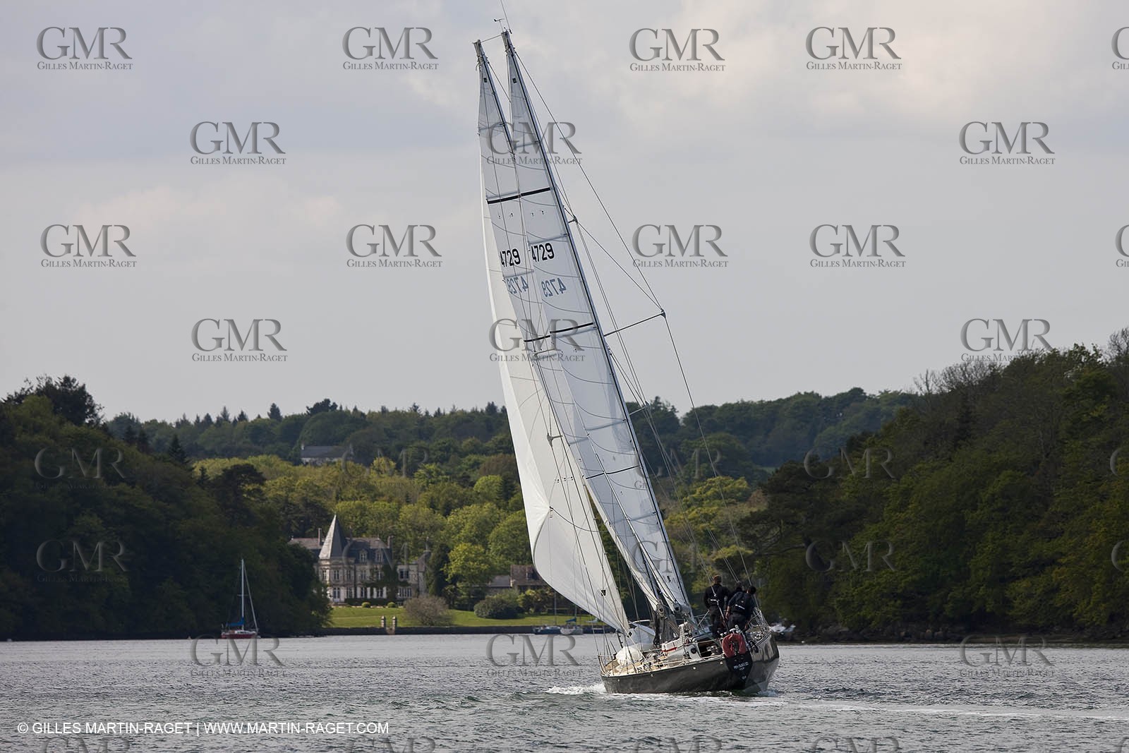 19 05 2010- Benodet- (FRA,56)  -  Pen Duick III dans l'Odet