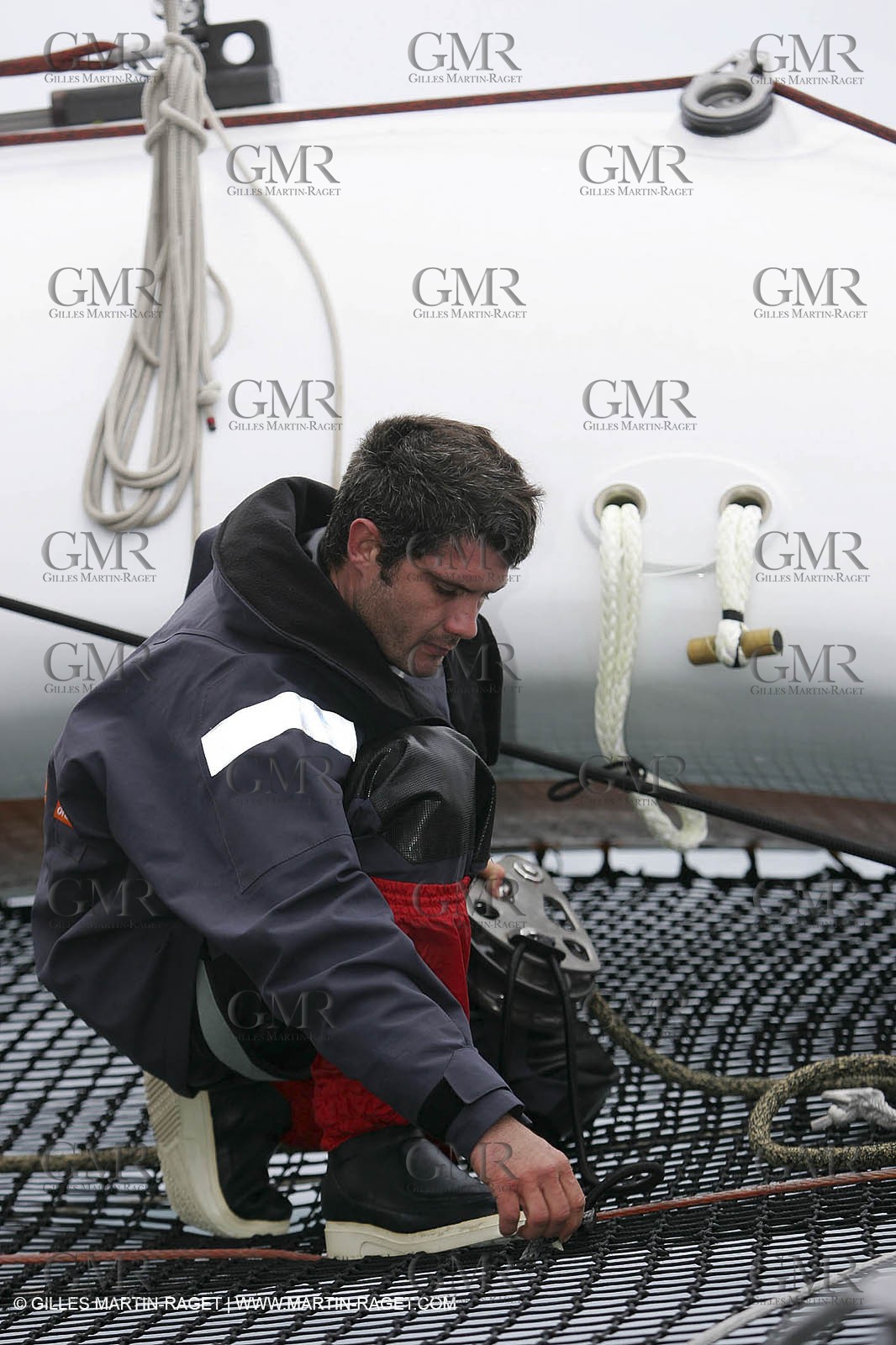 Trophée Jules Verne - Lorient - 30 12 04 - Orange II - Entraînement - A bord - Florent Chastel