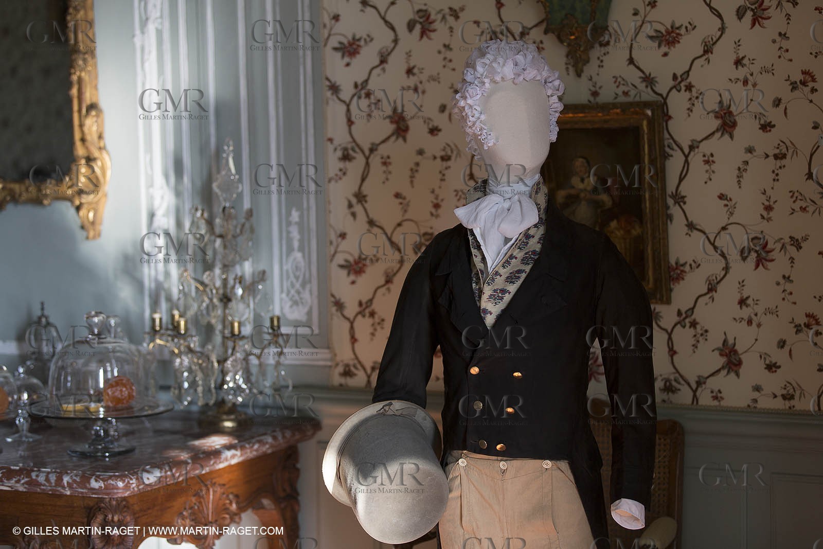 31 10 2013 - Ansouis (FRA,84) - Ansouis castle - Costumes of the exhibit Men costumes