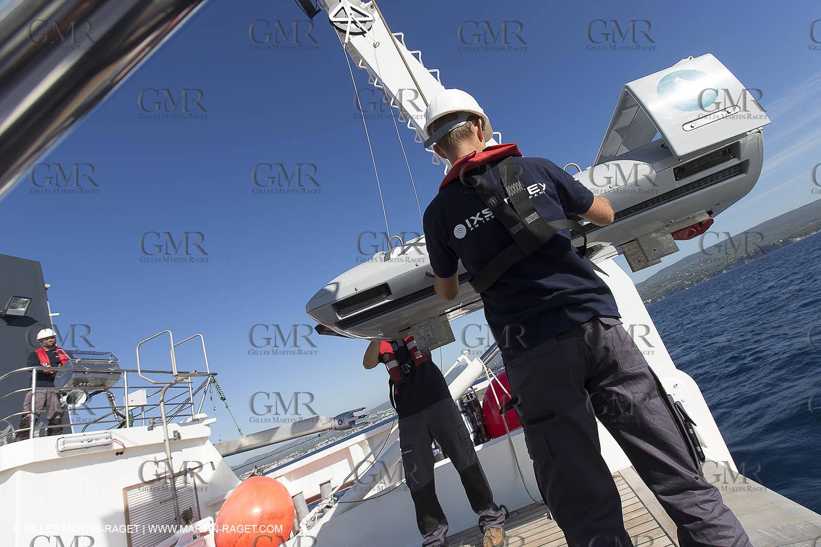 11 09 2014 - la Ciotat (FRA,13) - onboar Al Azzizi, oceanographic research ship buit by H2X boat yard, measure devices manipuation