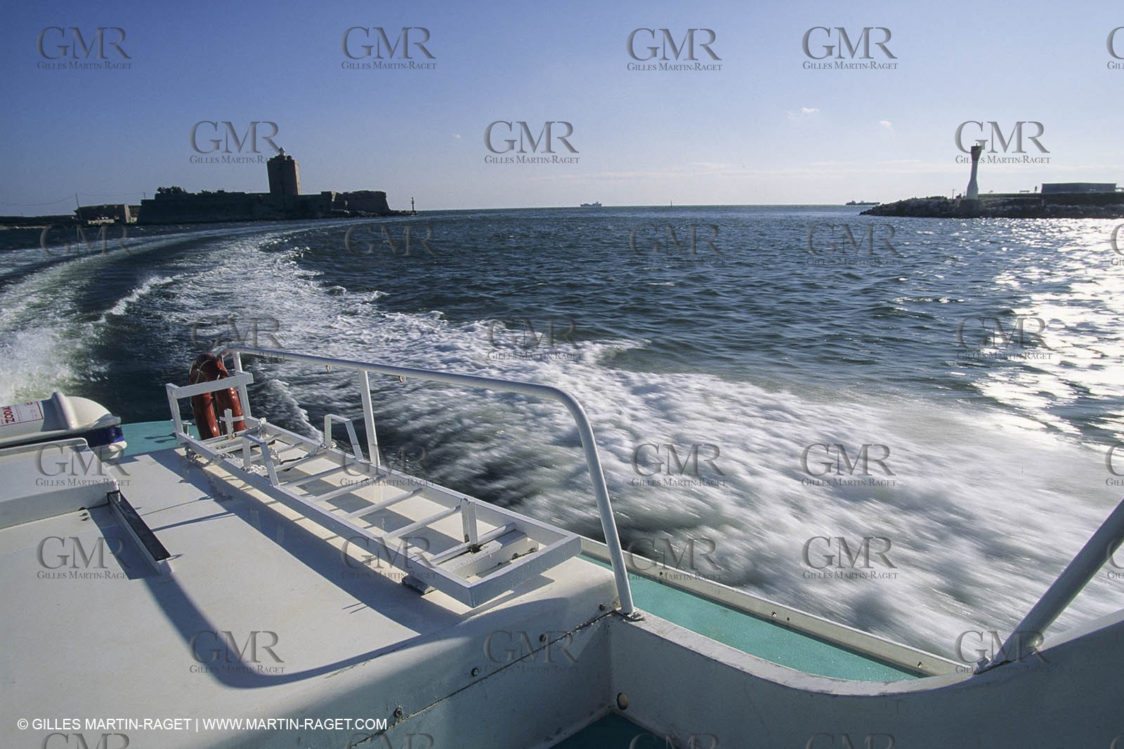 Monde maritime, opérations porturaires, ports, manoeuvres, marine world, harbour operations, maritime shipping,