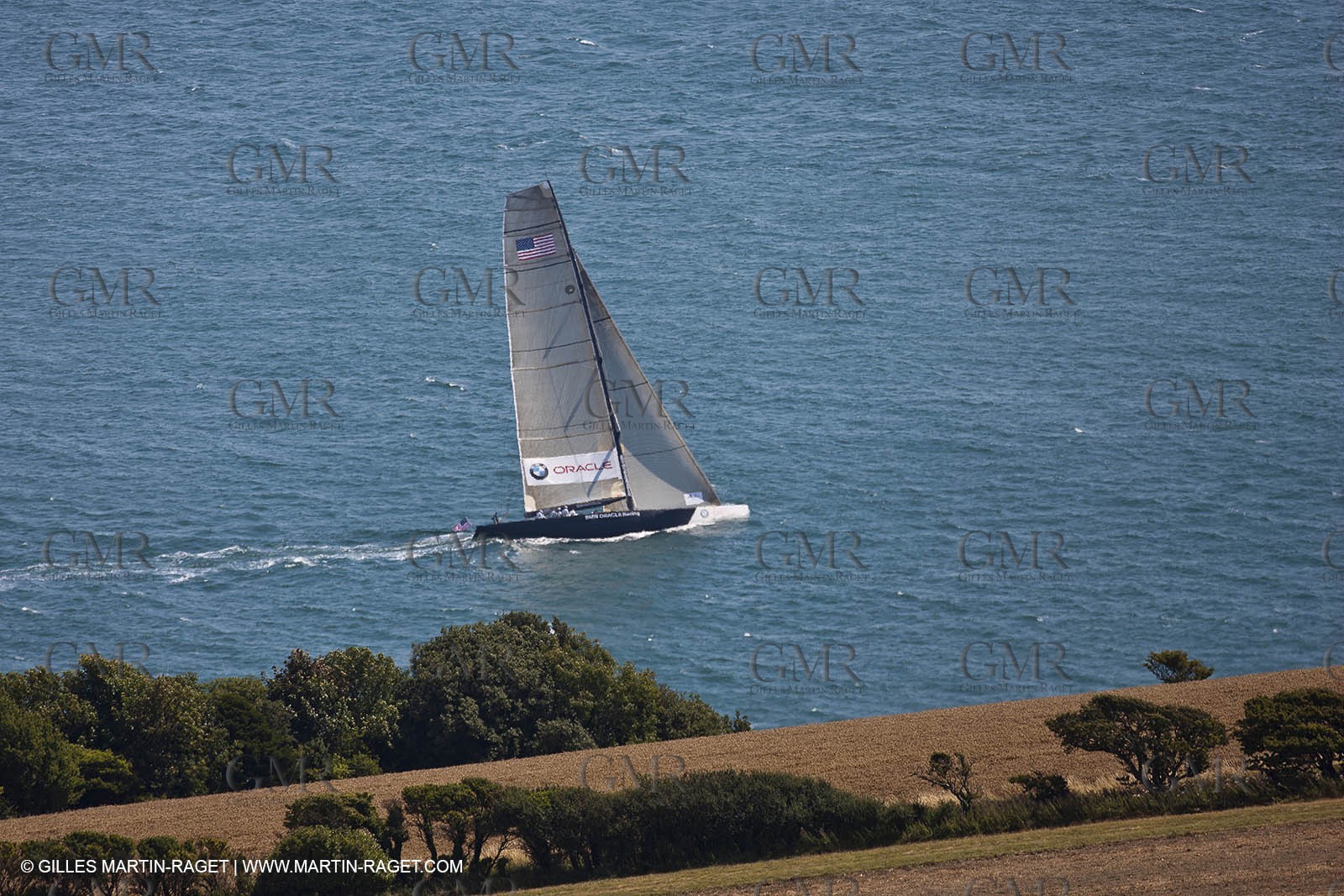 05 08 2010 - Cowes (UK, IOW) - The 1851 Cup -  BMW ORACLE Racing - Round The Island Race - Passing Ste Catherine Lighthouse