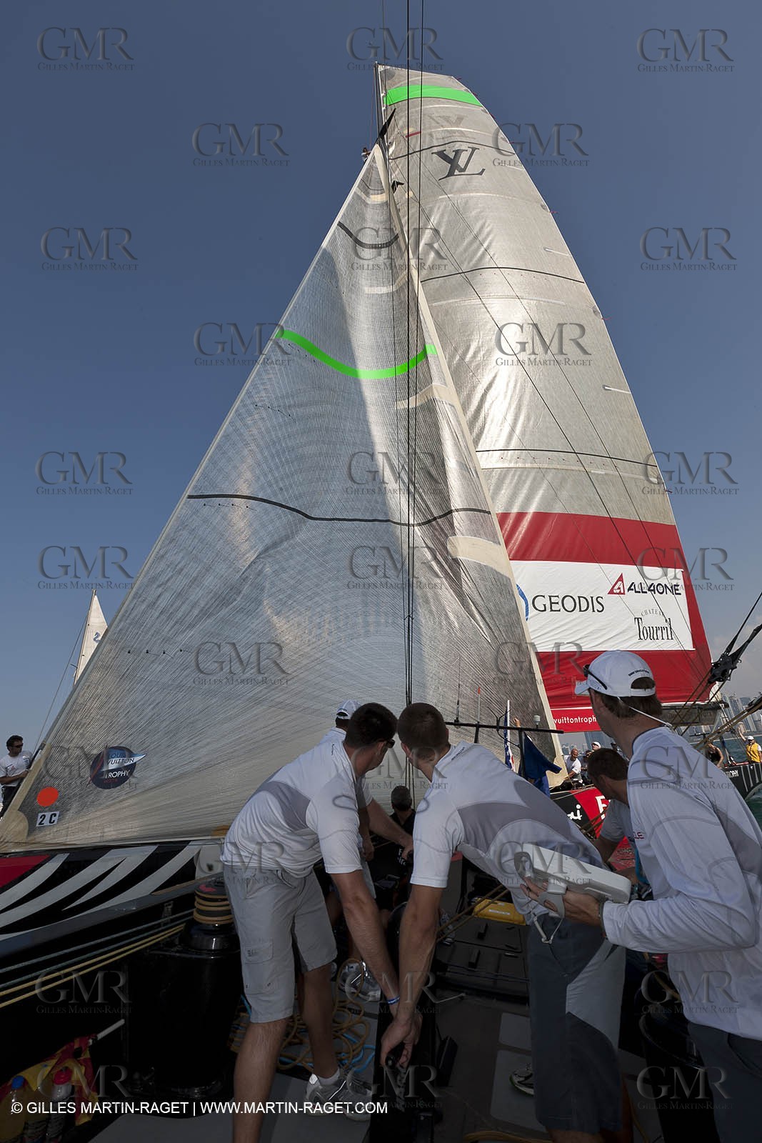 14 11 2010 - Dubai (UAE) - Dubai Louis Vuitton Trophy -  BMW ORACLE Racing - Training - Onboard Vs All 4 one