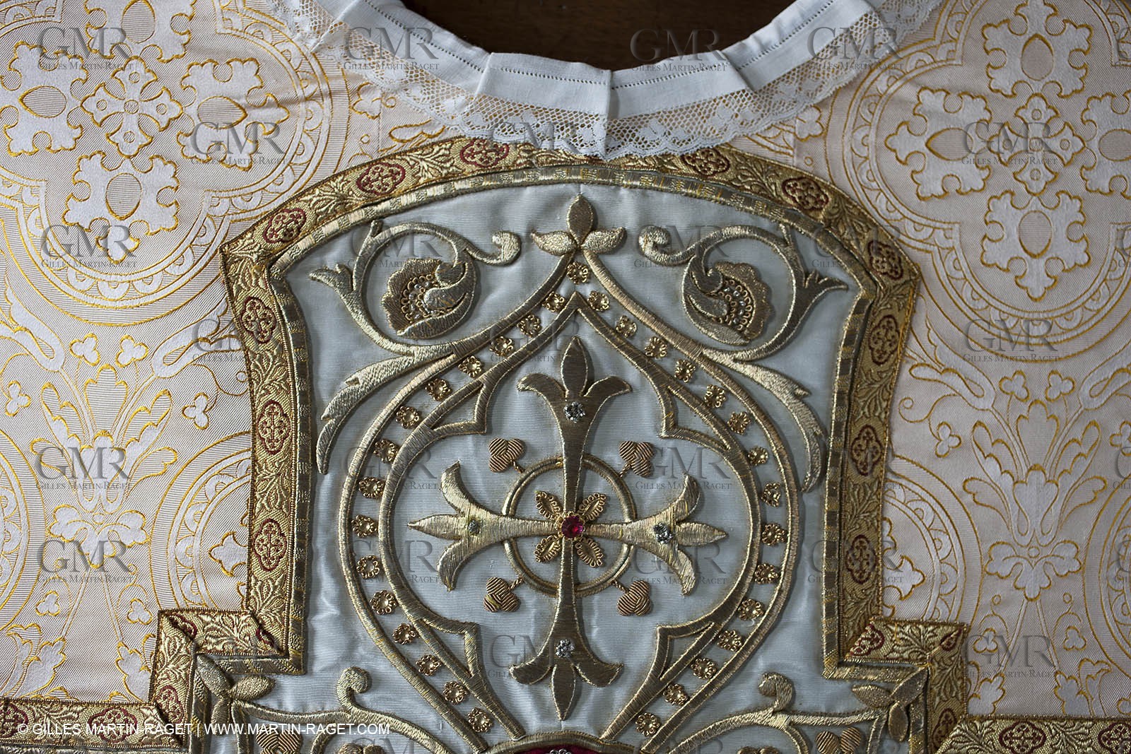 04 02 2013 - Marseille(FRA,13), Notre Dame de la Garde, liturgical clothing