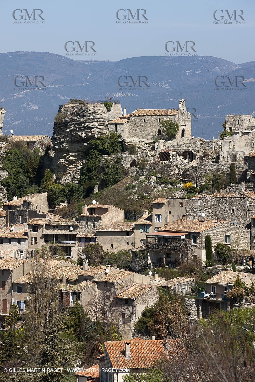 March 30th 2012 - Saint Saignon (FRA, 84) - blooming cherry trees