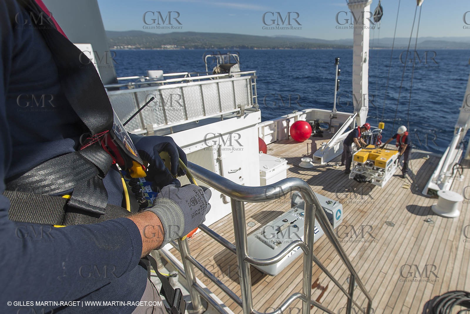 11 09 2014 - la Ciotat (FRA,13) - onboar Al Azzizi, oceanographic research ship buit by H2X boat yard, measure devices manipuation