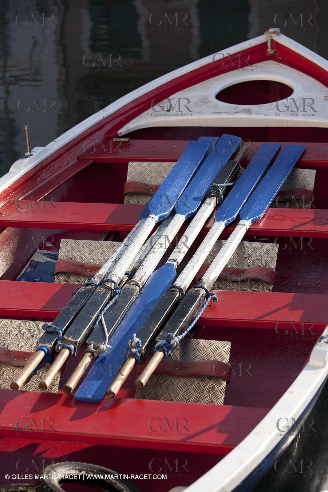 14 03 2012 - Martigues (FRA,13) - neighborhood Le Miroir (the mirror)