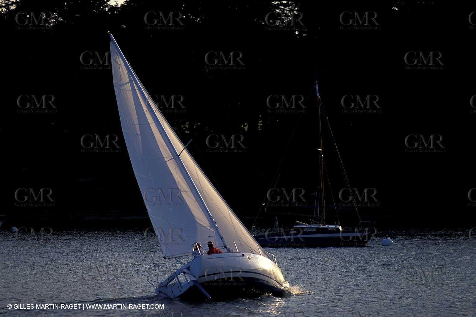 Crusing monohull sailing
