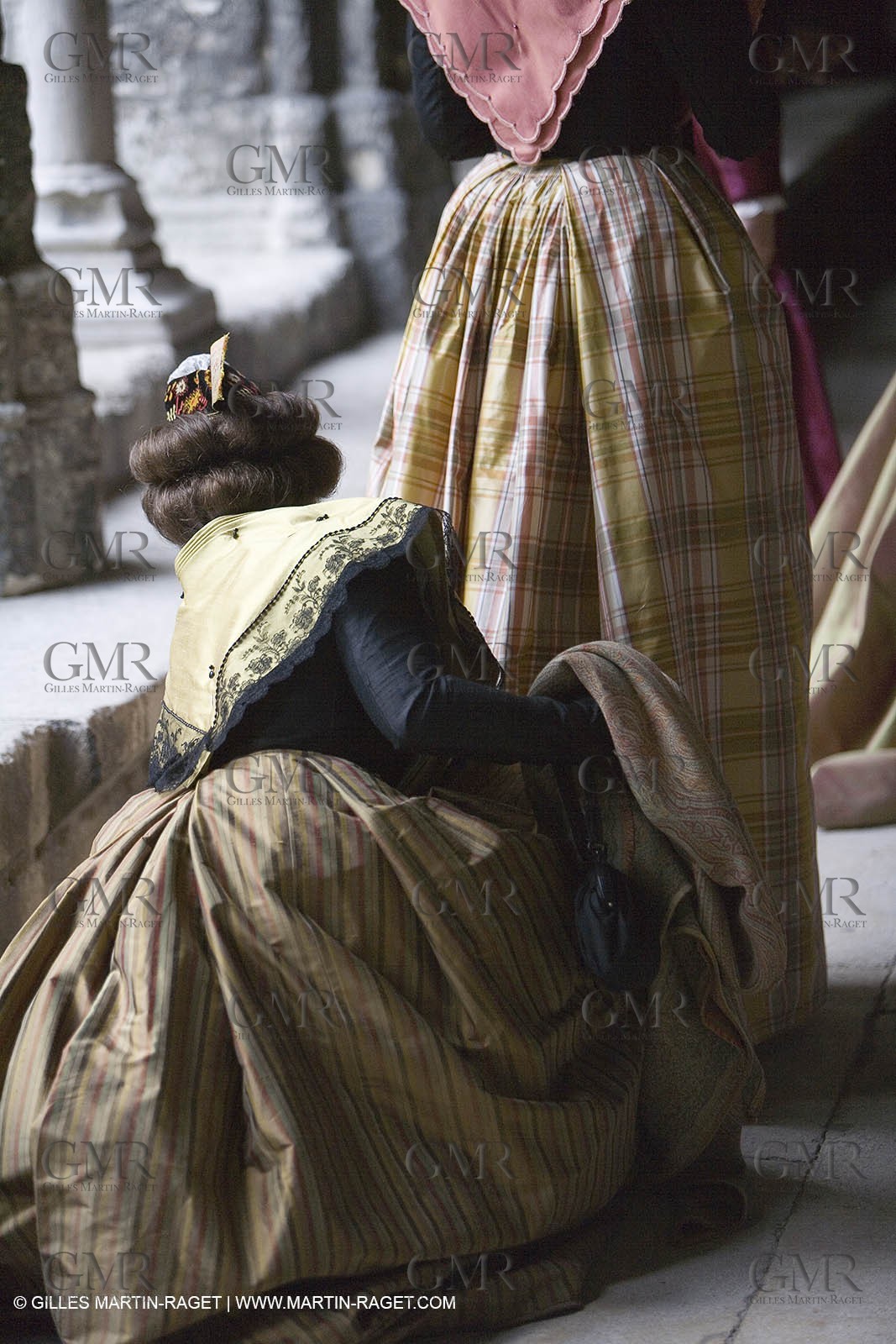 04 03 2007 - Arles - Queen of Arles and her assistants - winter costume trials