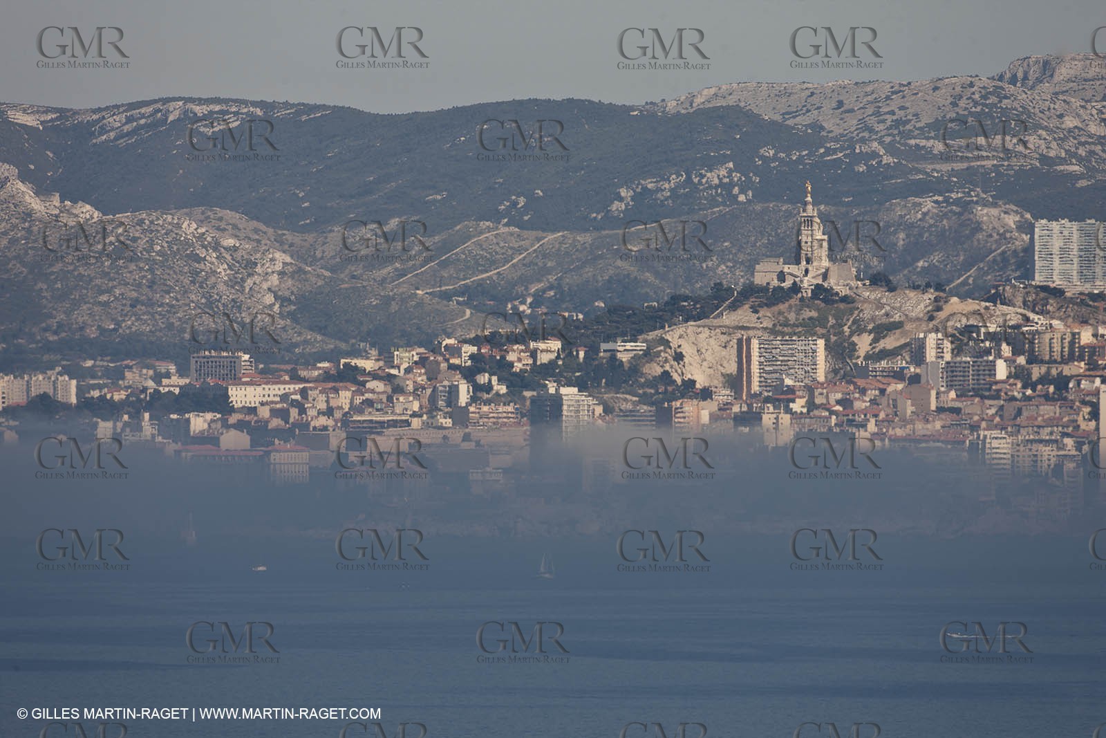 30 06 2011 - Marseille (FRA,13) - Marseille - phénomène meteo de la Nèble