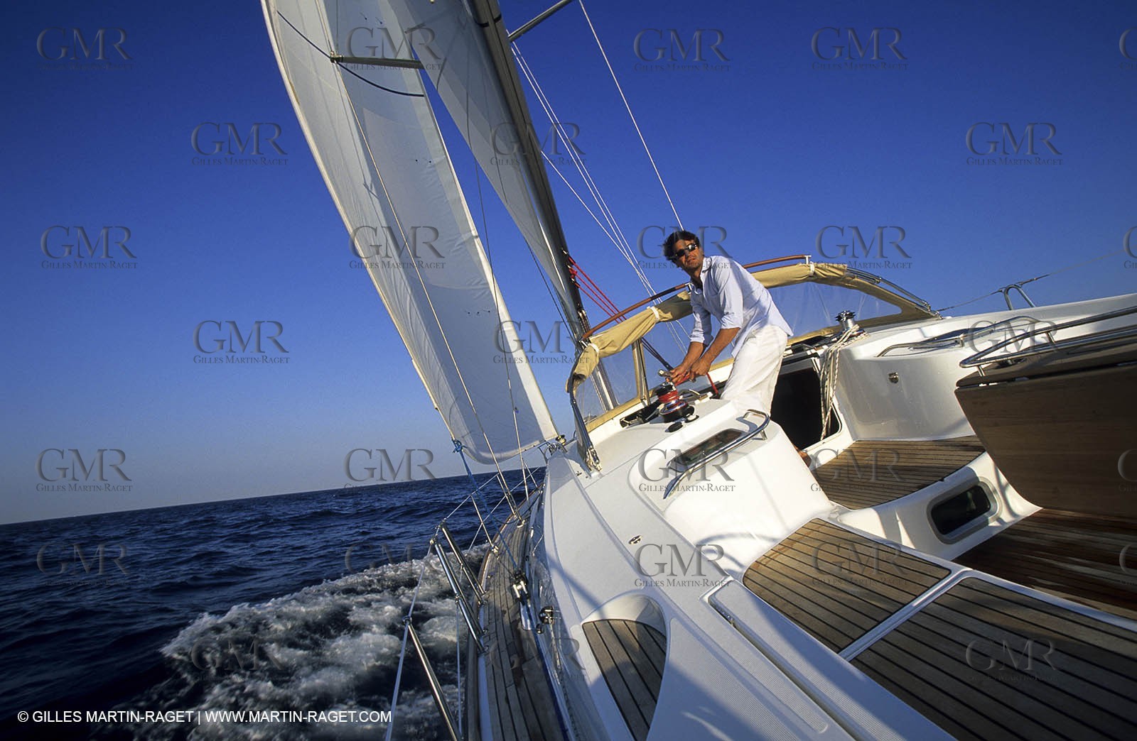 Crusing monohull sailing