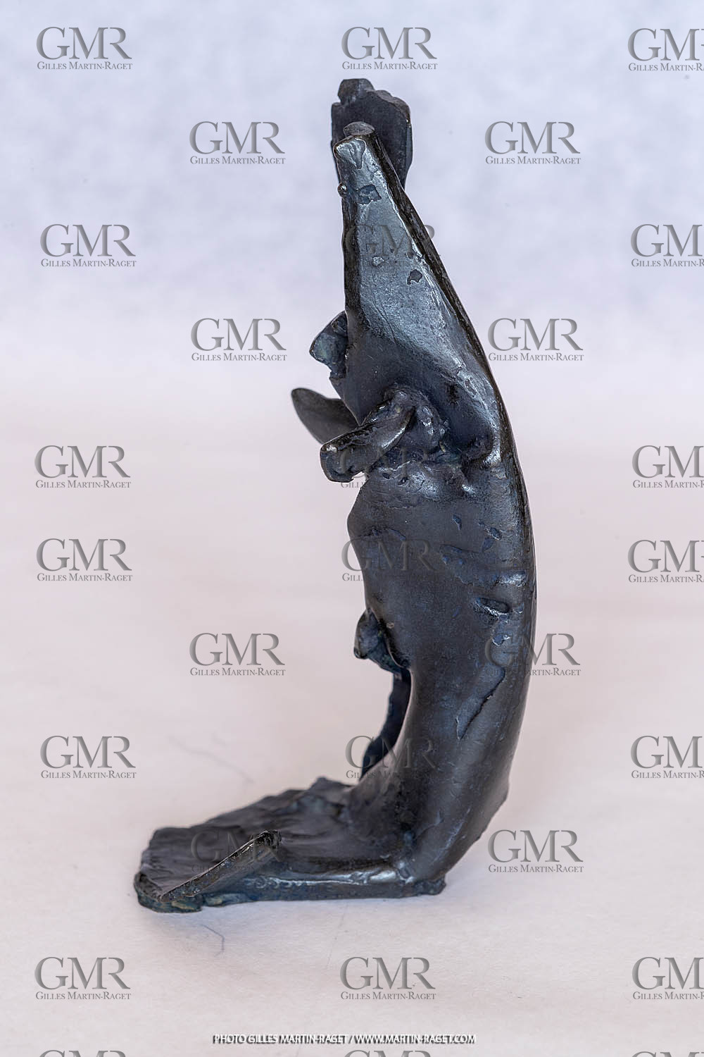 08 01 2023, Marseille (FRA,13), Oeuvre de Germaine Richier, Petit Bronze n°3 1956, Bronze patiné foncé, Epreuve d'exposition, fondeur : L. Thinot, Paris, 16,5 x 7 x 9 cm, Collection particulière