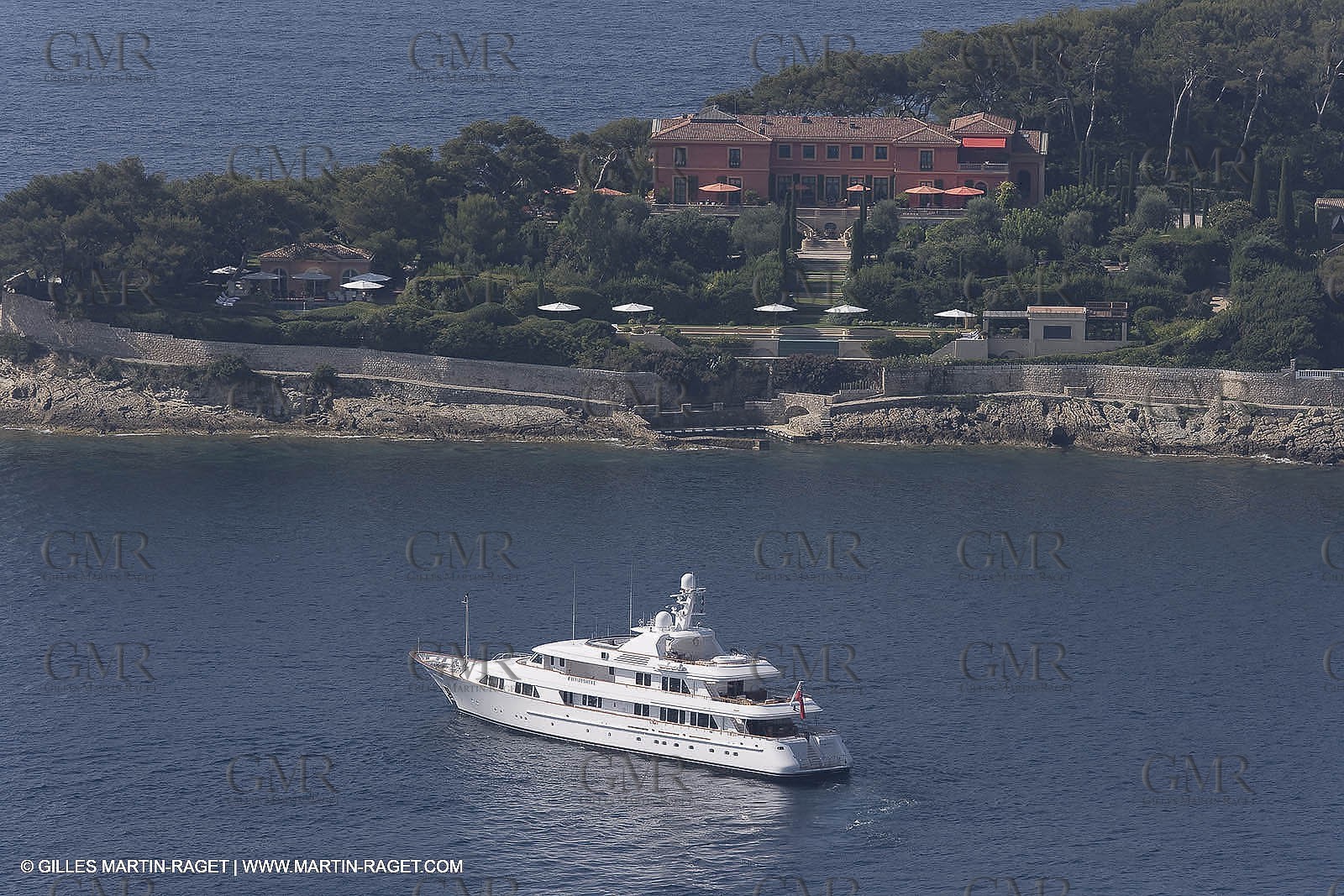 28 07 2007 - St Jean Cap Ferrat - SuperYachts - Motor Yachts - Hampshire