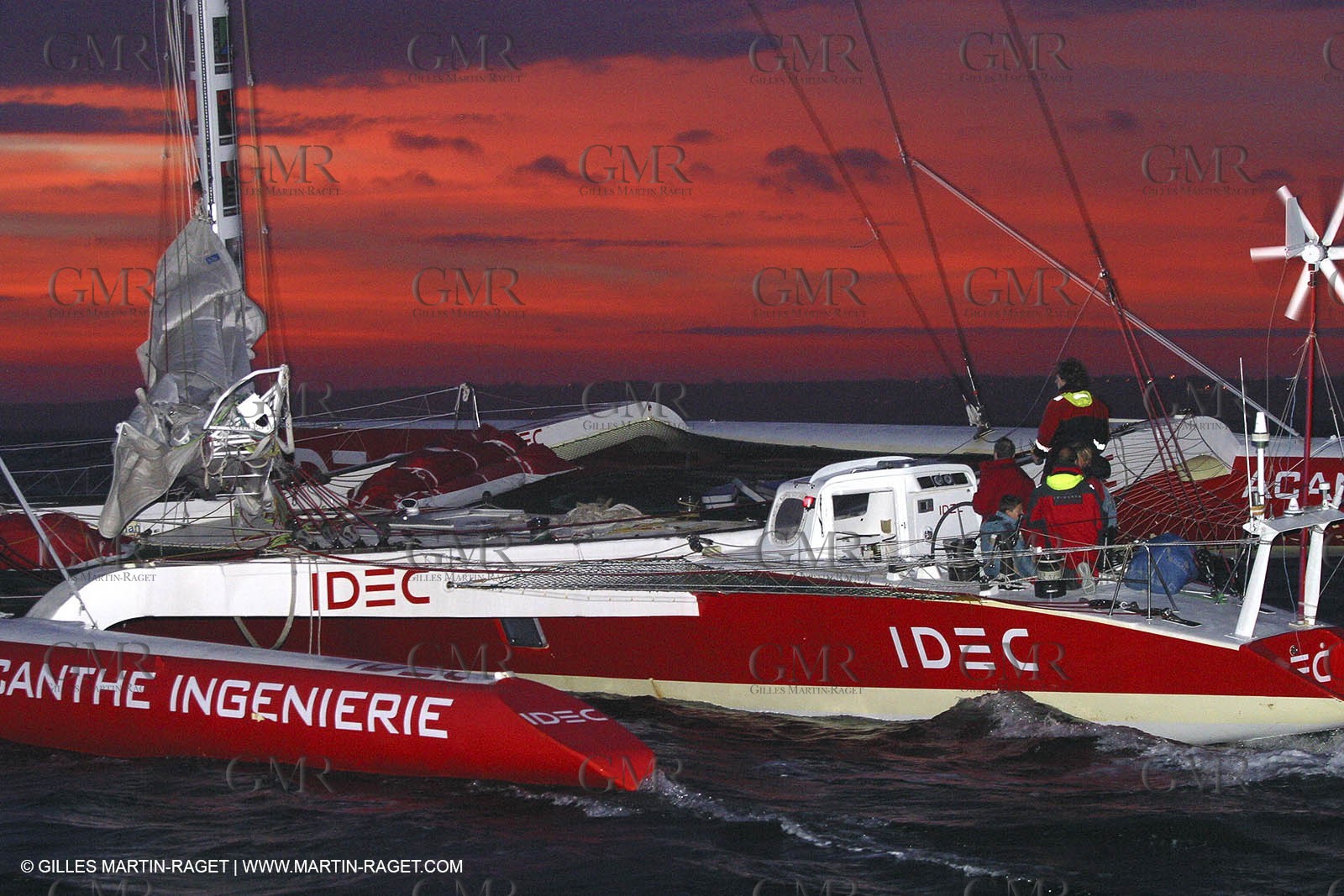 Round the world solo record - Idec - Francis Joyon - Brest finish