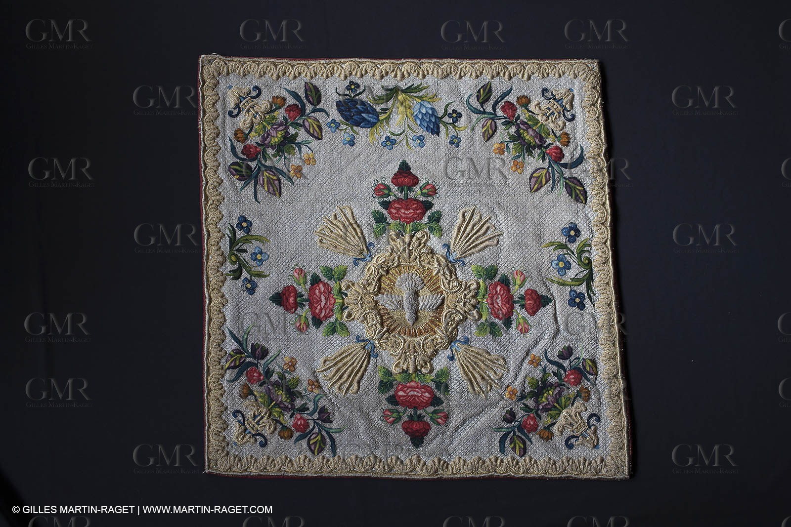 04 02 2013 - Marseille(FRA,13), Notre Dame de la Garde, Vêtements liturgiques