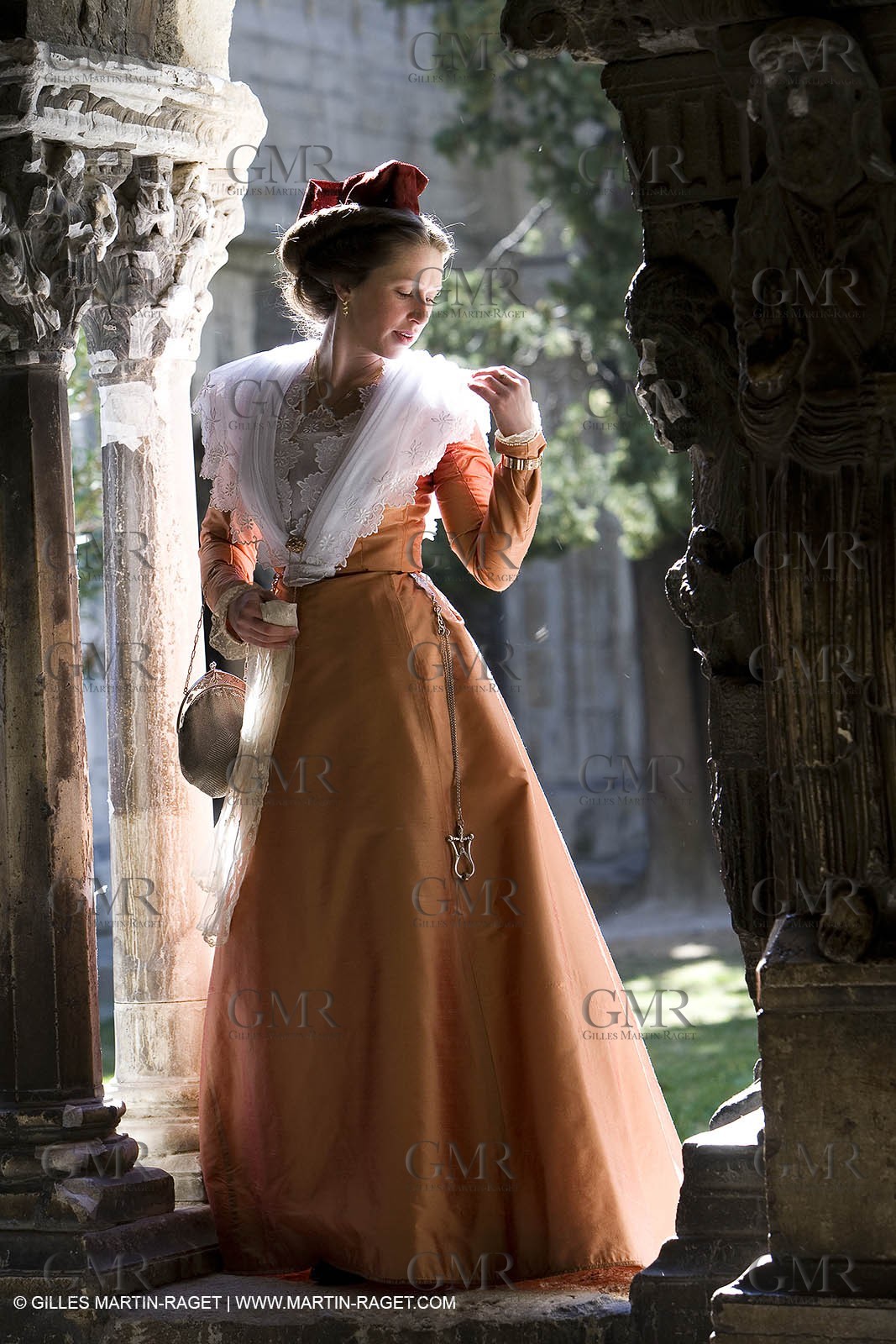 10 03 2007- Arles (FRA, 13) - Queen of arles and her assistants