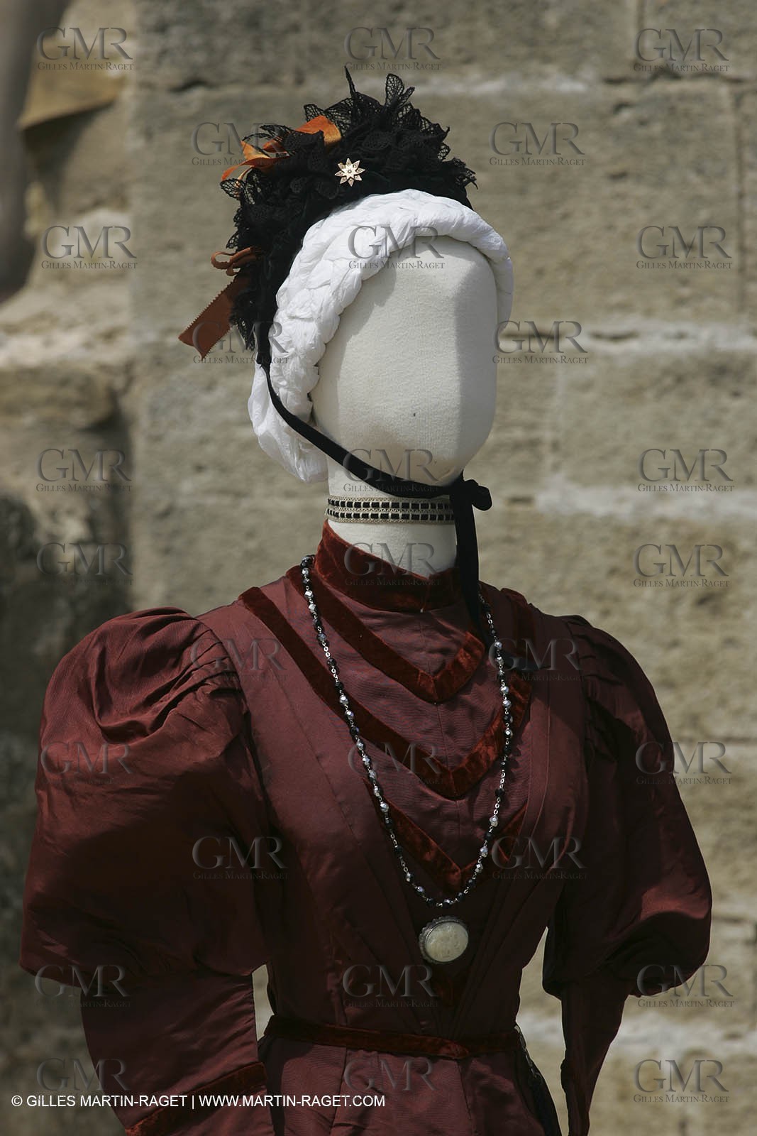 May 2004 - La Tour d'Aigues (FRA, 84) - Old costumes for women of the South exhibition