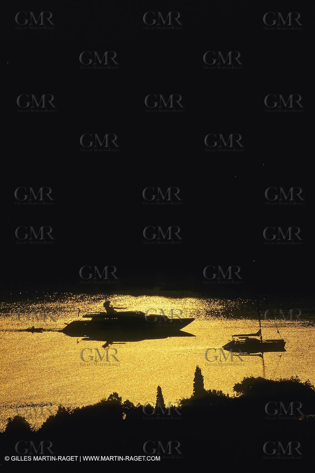 Powerboating, super Yachts