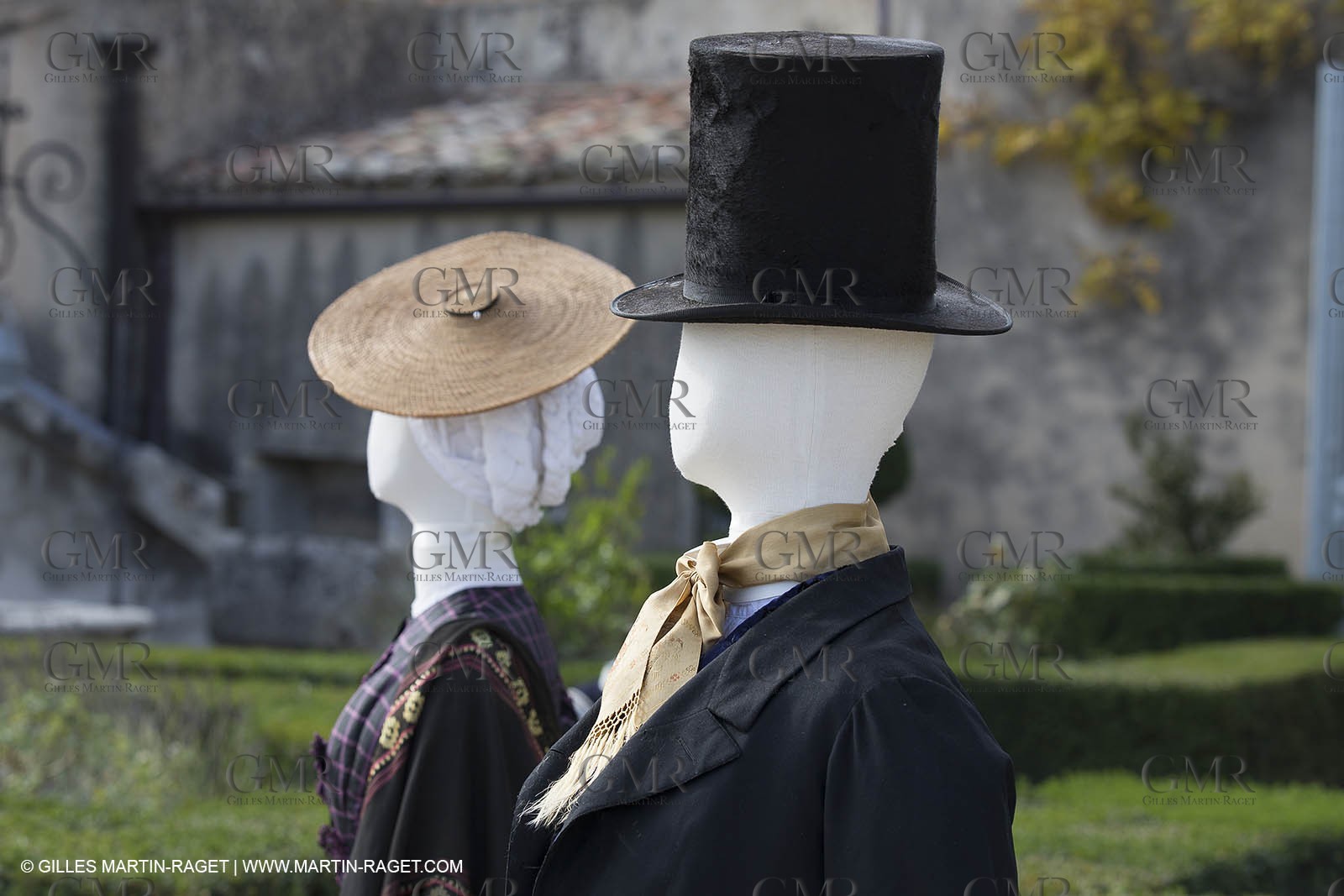 31 10 2013 - Ansouis (FRA,84) - Ansouis castle - Costumes of the exhibit Men costumes