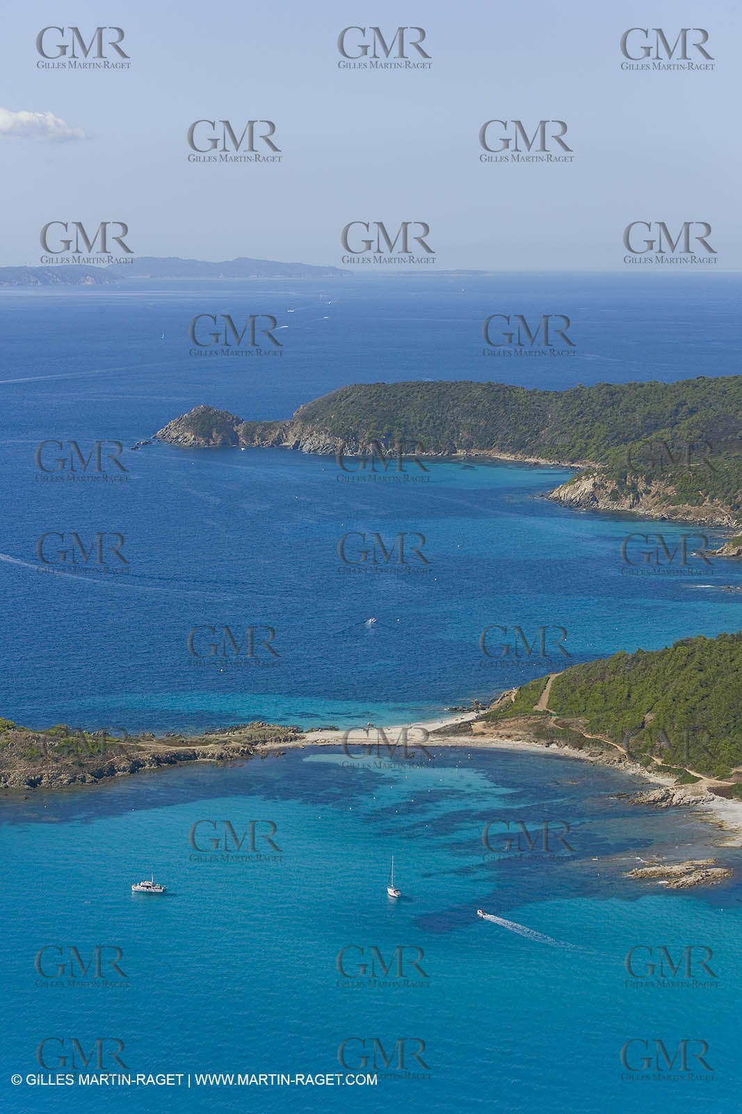 06 09 2007 - Saint Tropez (FRA, 83) - Superyachts - Motoryachts - Mangusta 92 Triple Fun in Saint Tropez - Mooring at Club 55 at Pampelonne Beach