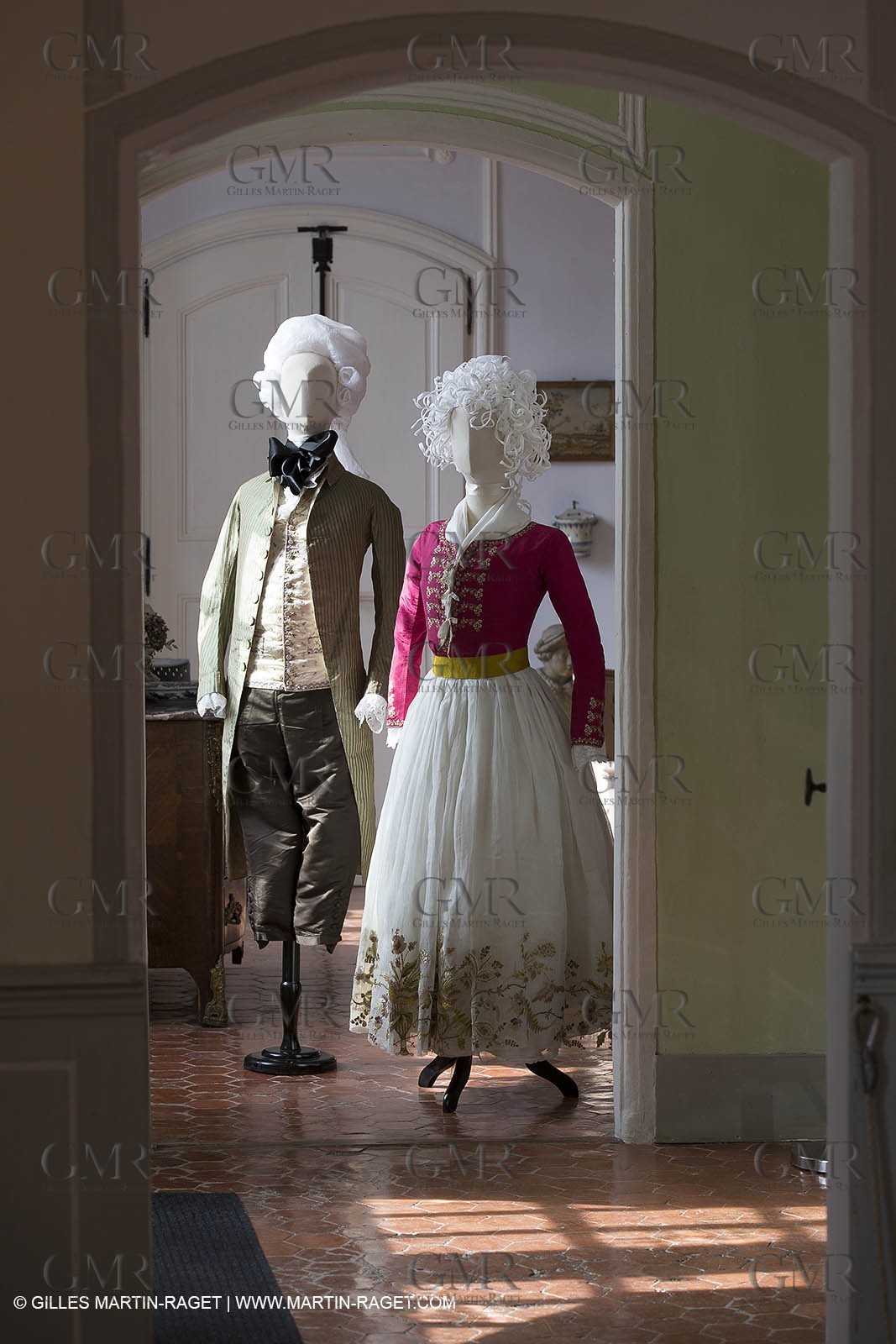 31 10 2013 - Ansouis (FRA,84) - Ansouis castle - Costumes of the exhibit Men costumes