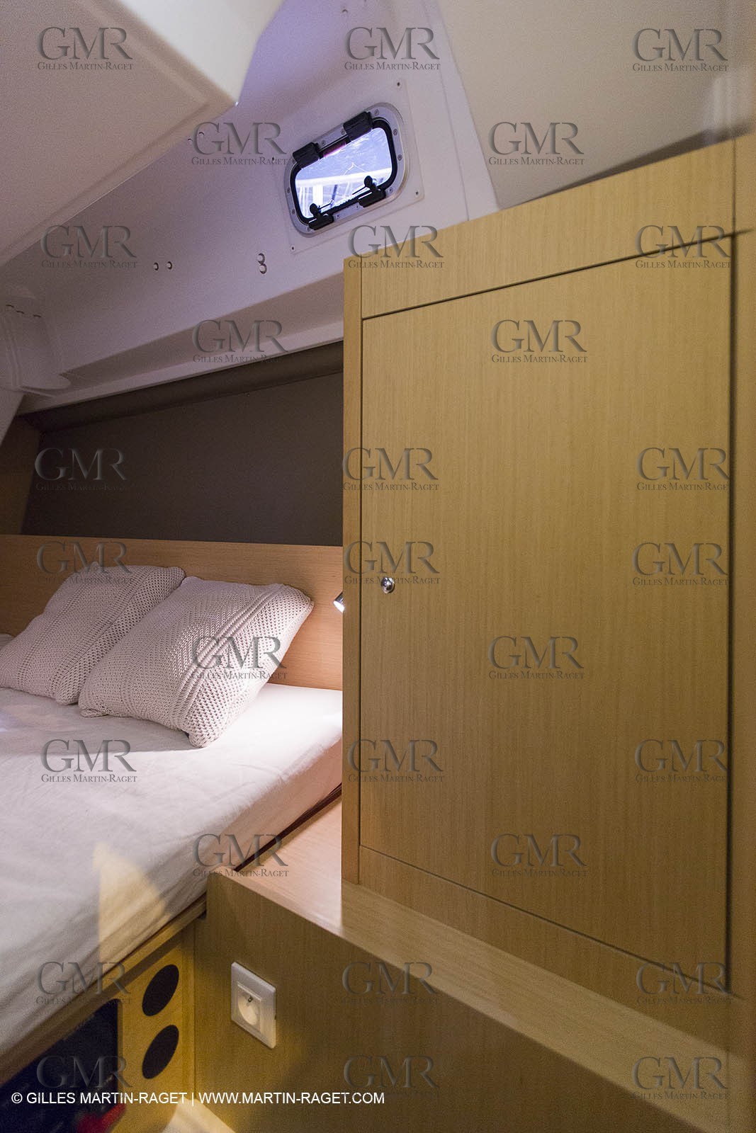 10 12 2013 - Paris (FRA,75) -Paris Boat Show - Beneteau booth