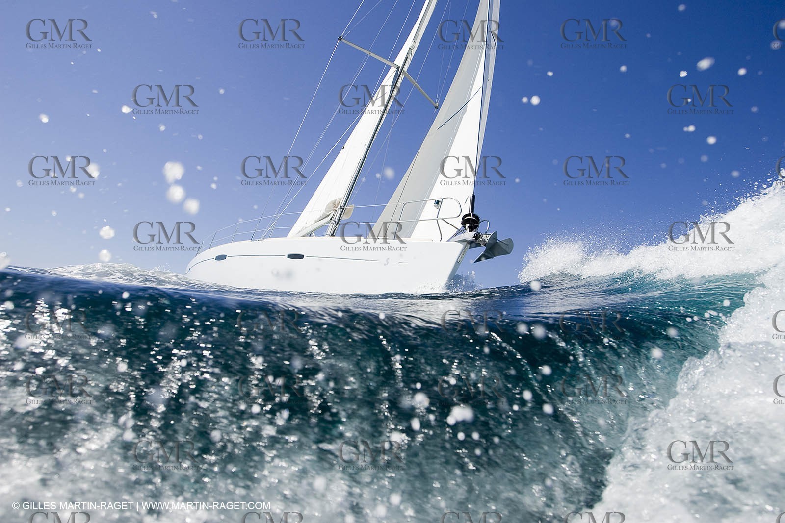 Crusing monohull sailing