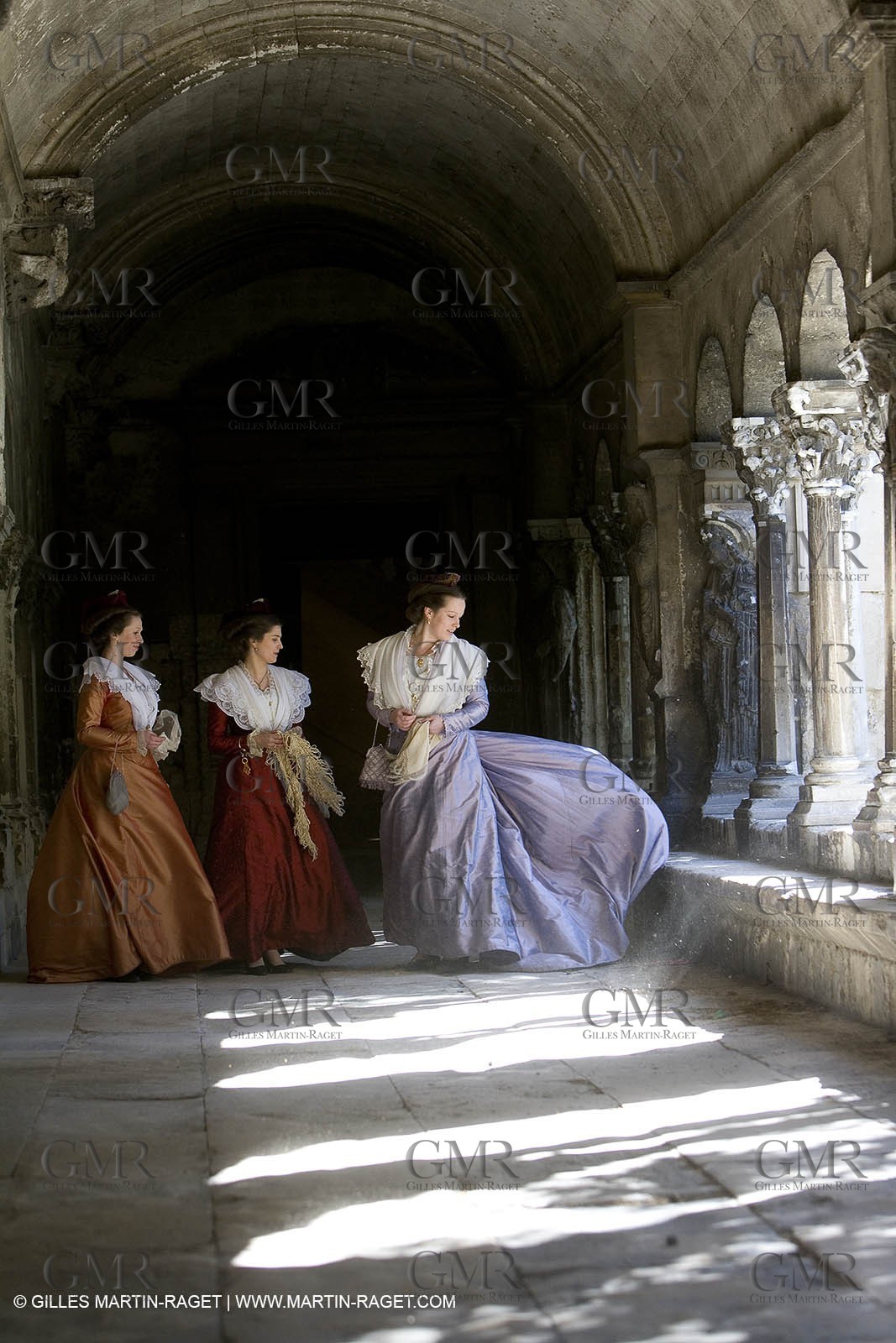 10 03 2007- Arles (FRA, 13) - Queen of arles and her assistants