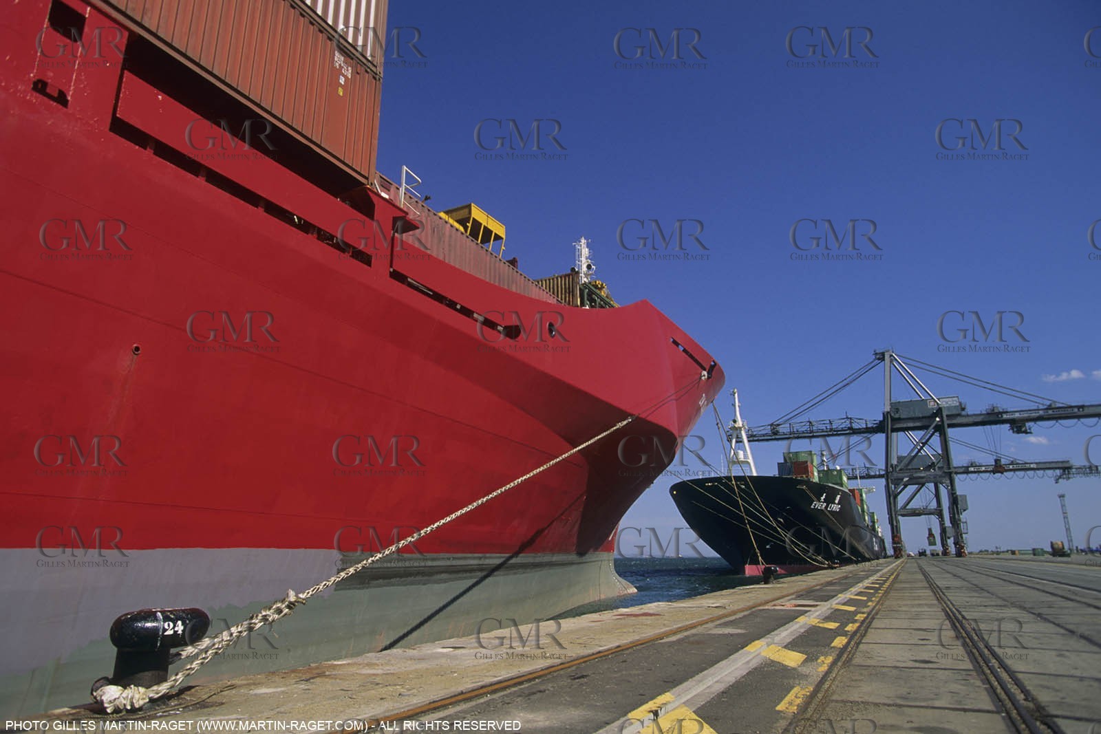 France, Provence, Marseille, Port de commerce, opérations portuaires, métiers de la mer