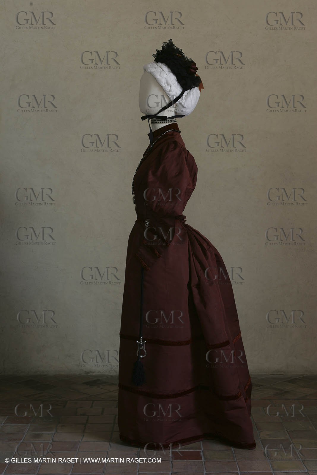 May 2004 - La Tour d'Aigues (FRA, 84) - Old costumes for women of the South exhibition